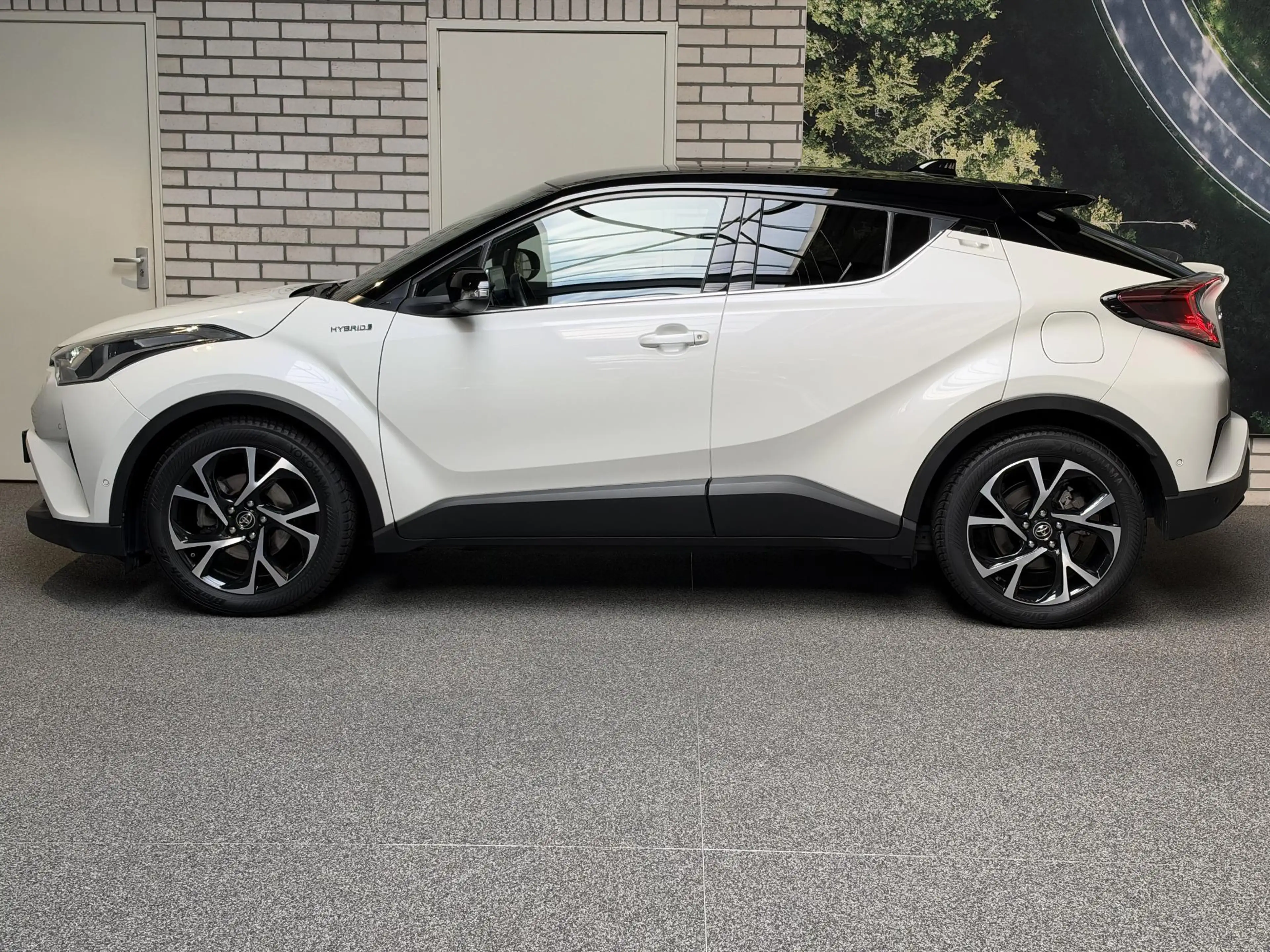 Toyota C-HR 1.8 Hybrid Style — photo 2