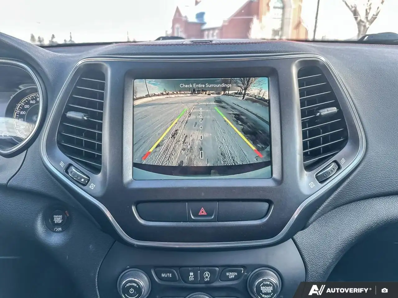 Jeep Cherokee снимка Jeep Cherokee