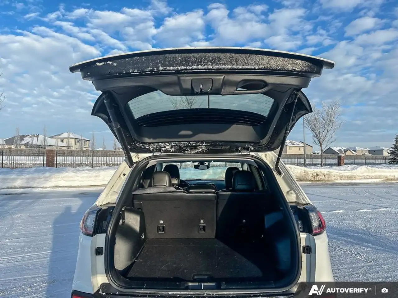 Jeep Cherokee снимка Jeep Cherokee