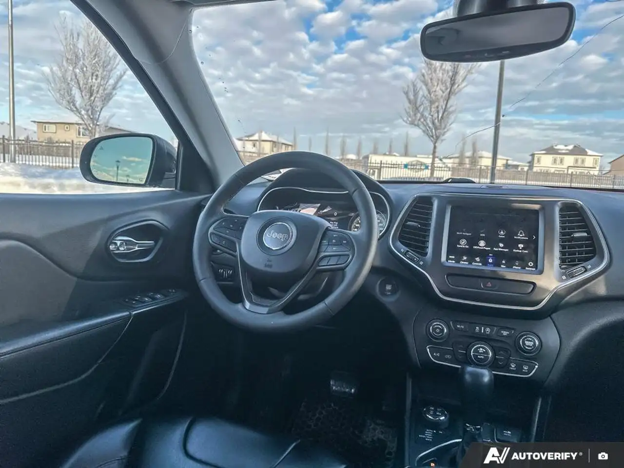 Jeep Cherokee снимка Jeep Cherokee