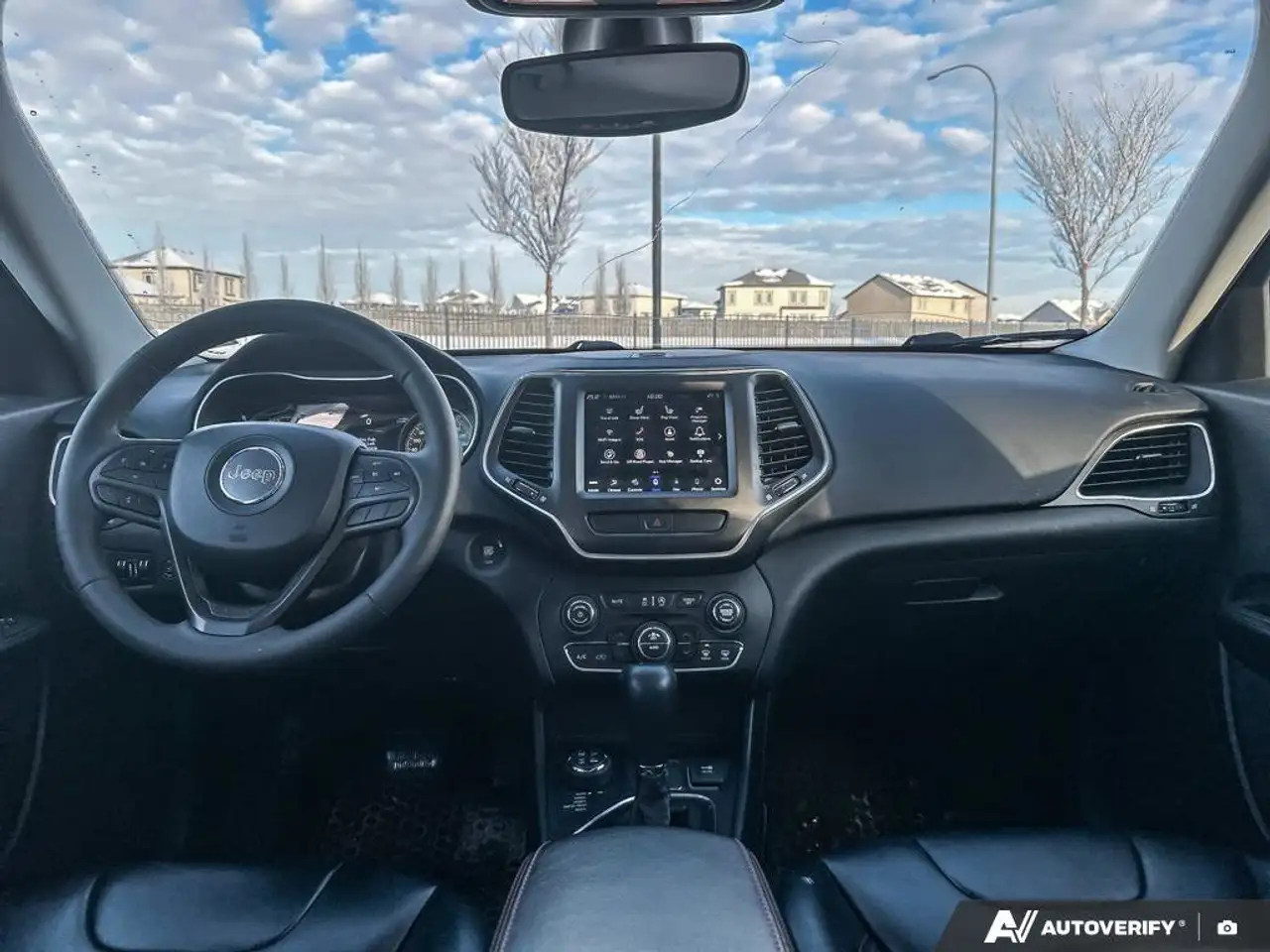 Jeep Cherokee снимка Jeep Cherokee