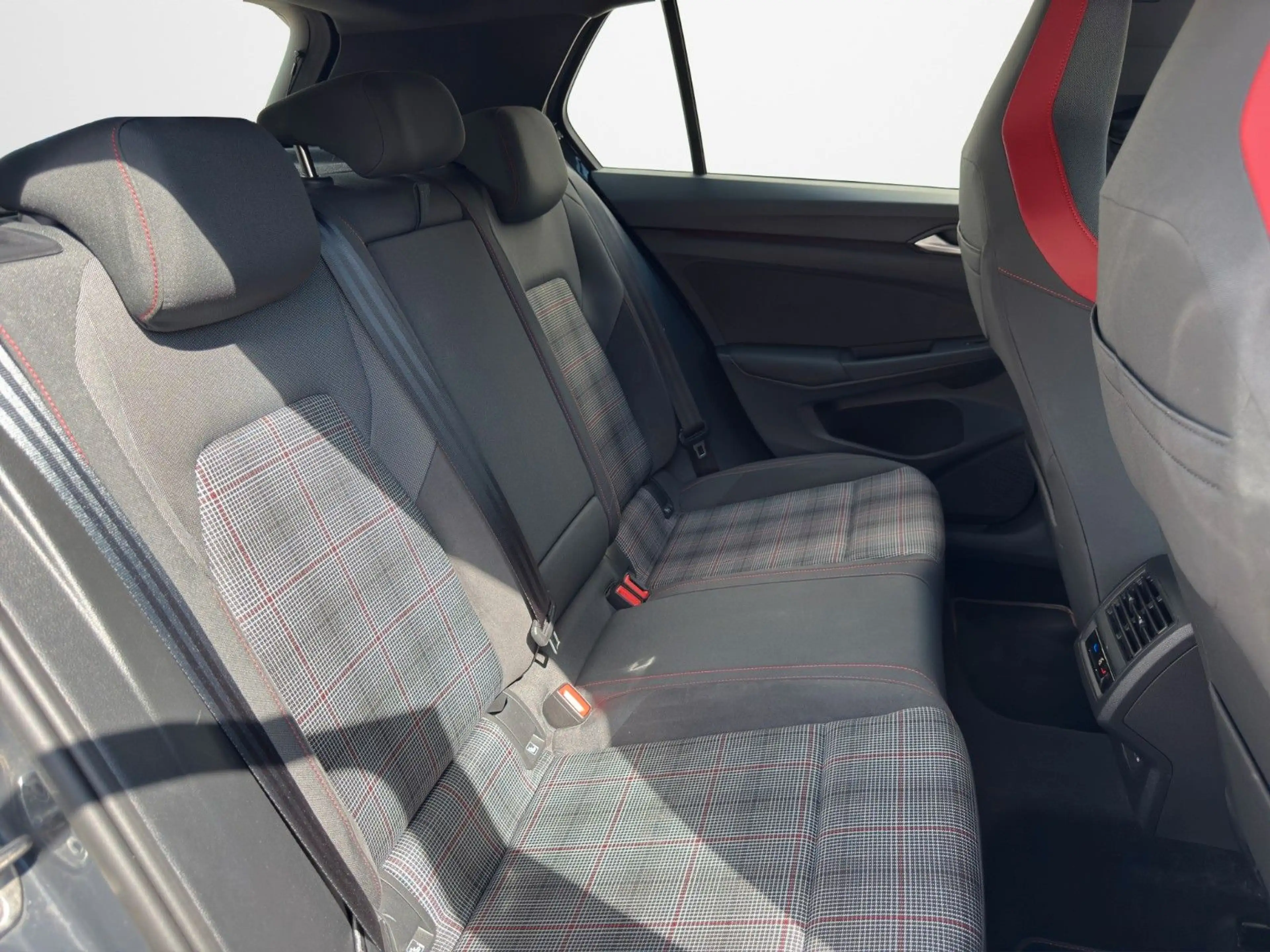 Volkswagen Golf VIII Lim. GTI Urano-Grau NAVI APP.LINK LED — photo 11