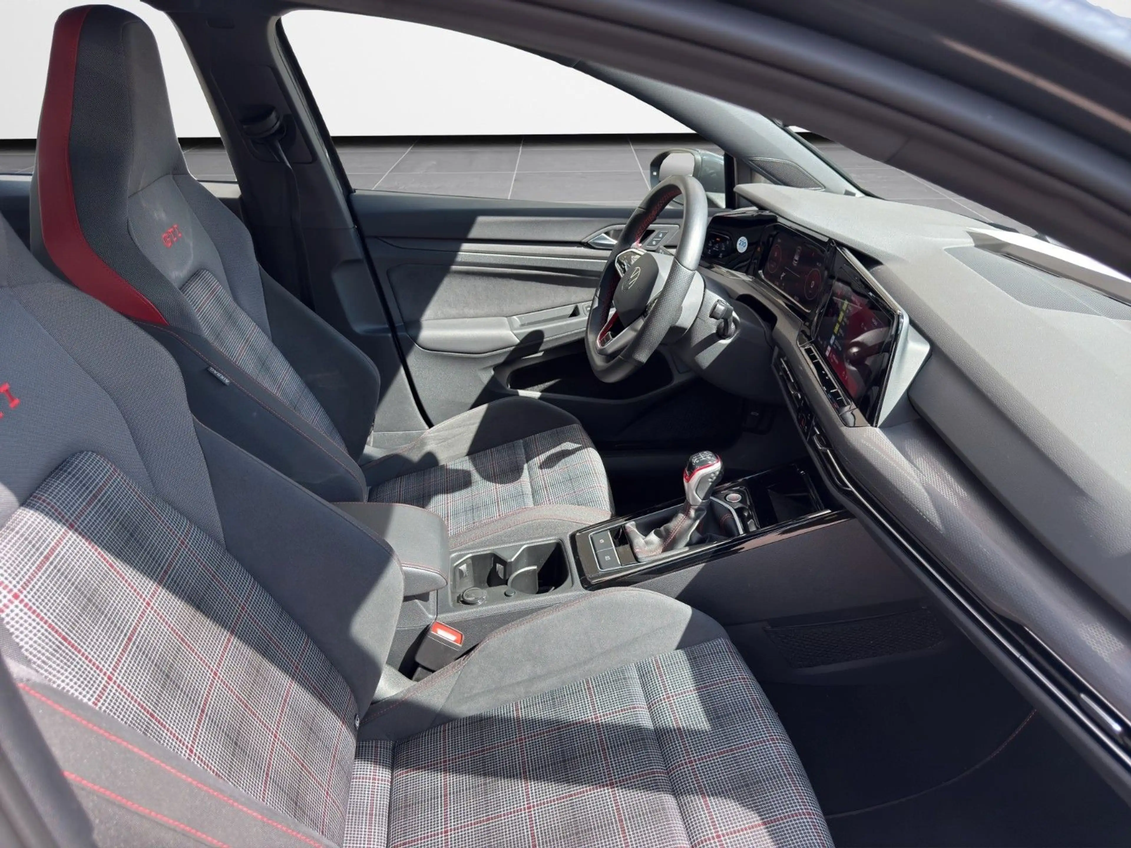 Volkswagen Golf VIII Lim. GTI Urano-Grau NAVI APP.LINK LED — photo 12