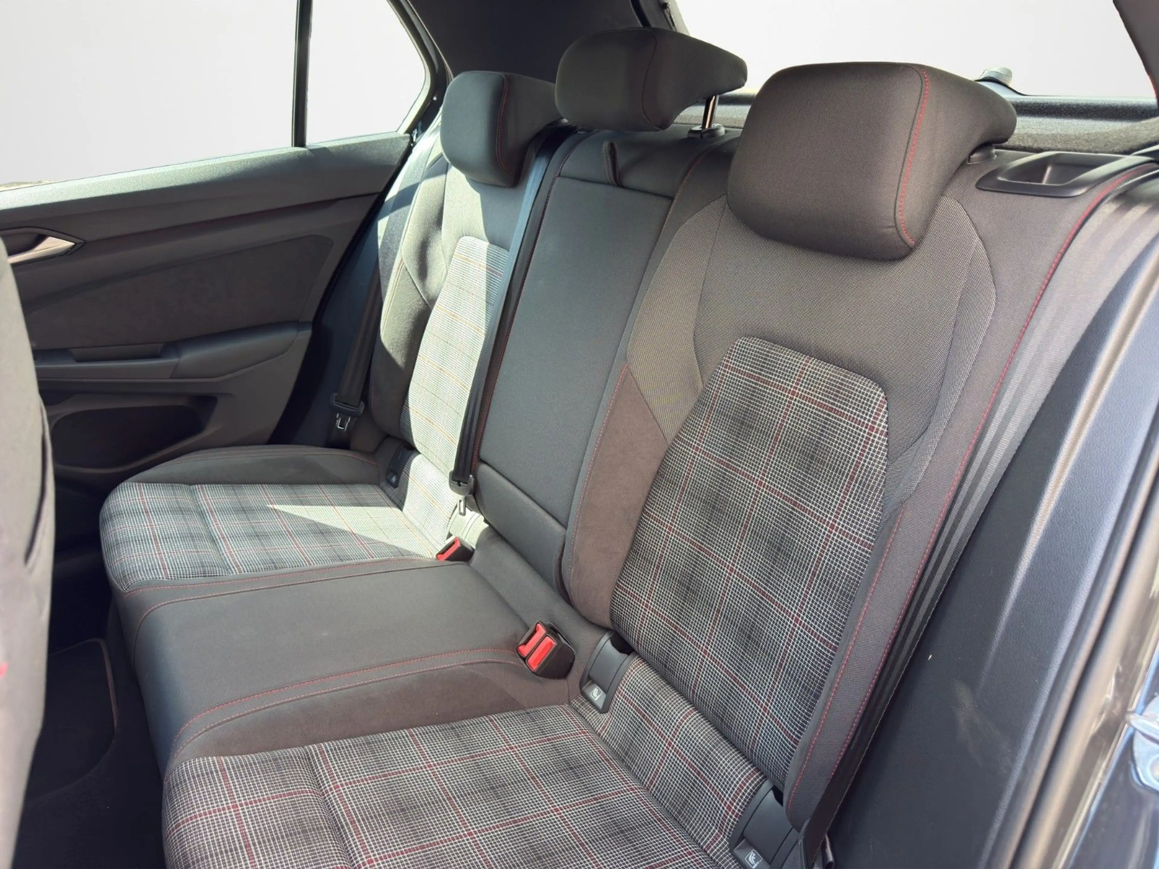 Volkswagen Golf VIII Lim. GTI Urano-Grau NAVI APP.LINK LED — photo 10