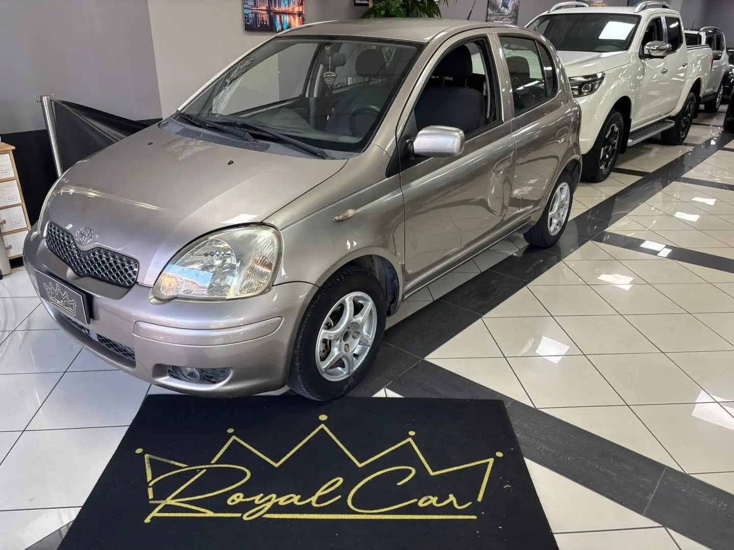 Toyota Yaris 1.0 5p Grigio - 1