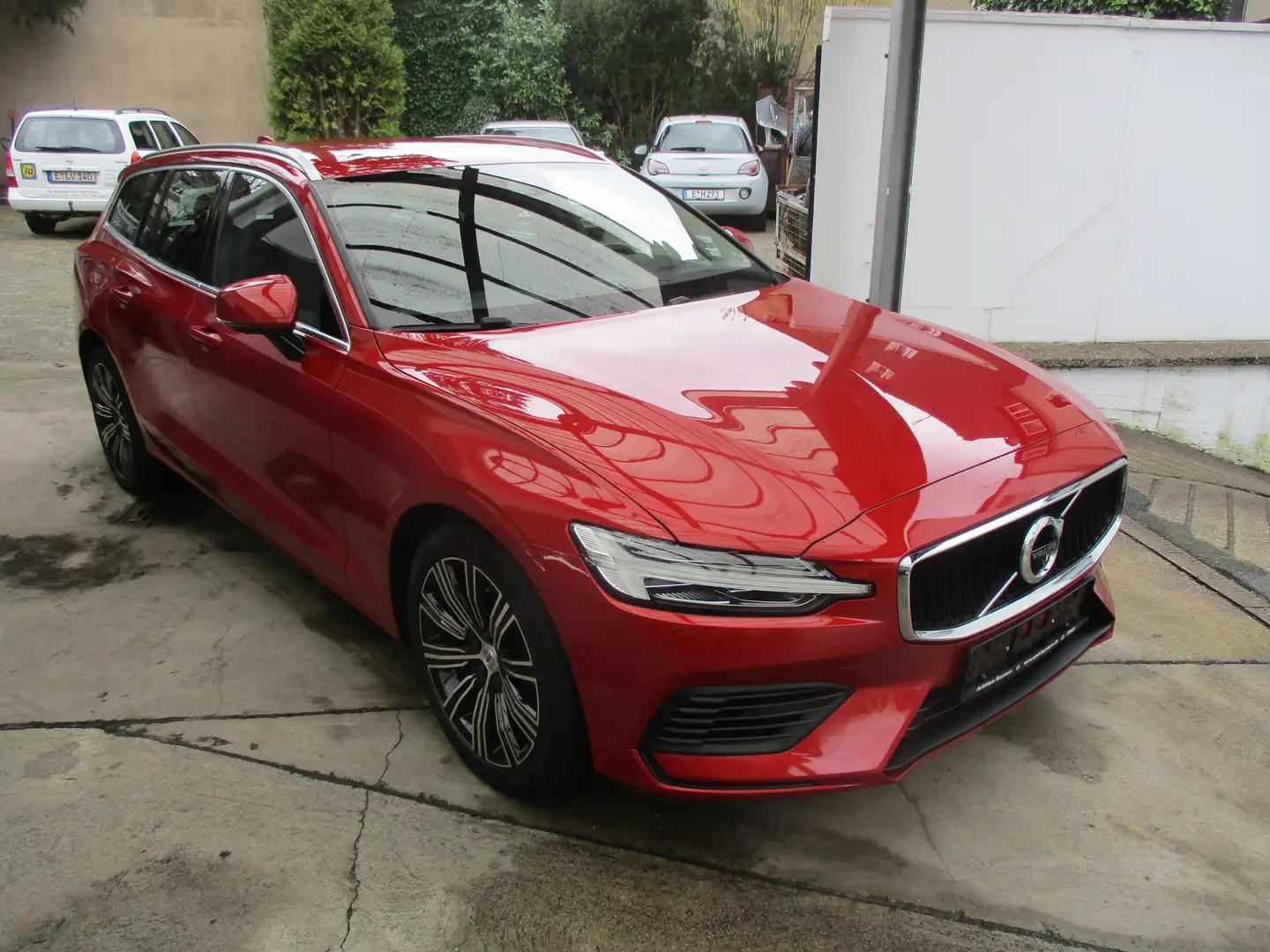 Volvo V60 Inscription Expression Recharge Plug-In Hybrid AWD Rot - 1