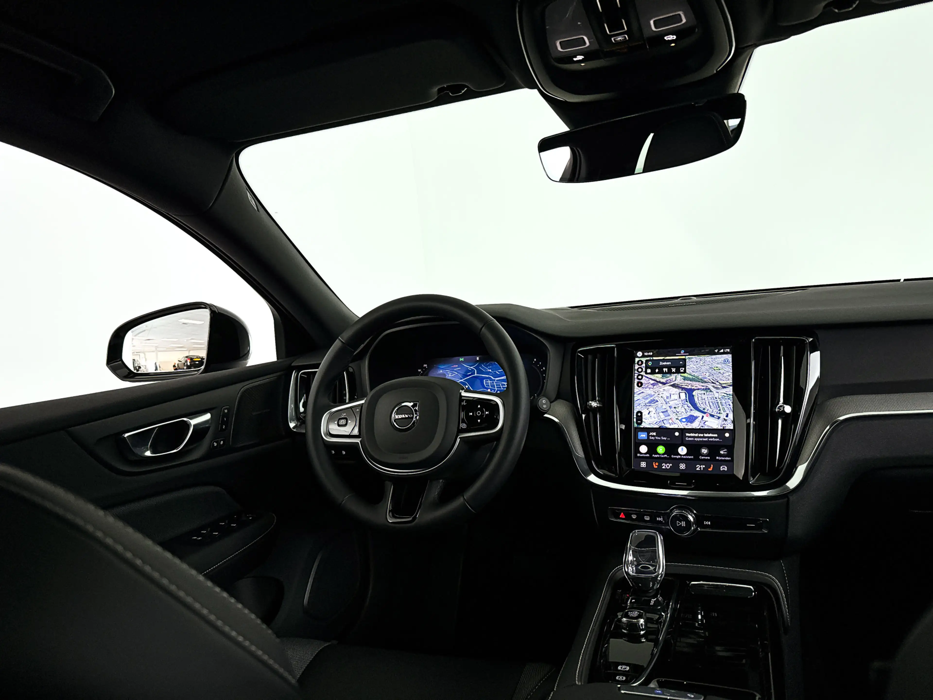 Volvo V60 T8 Plug-in hybrid AWD Plus Dark | SOH 100% | Panor — photo 9