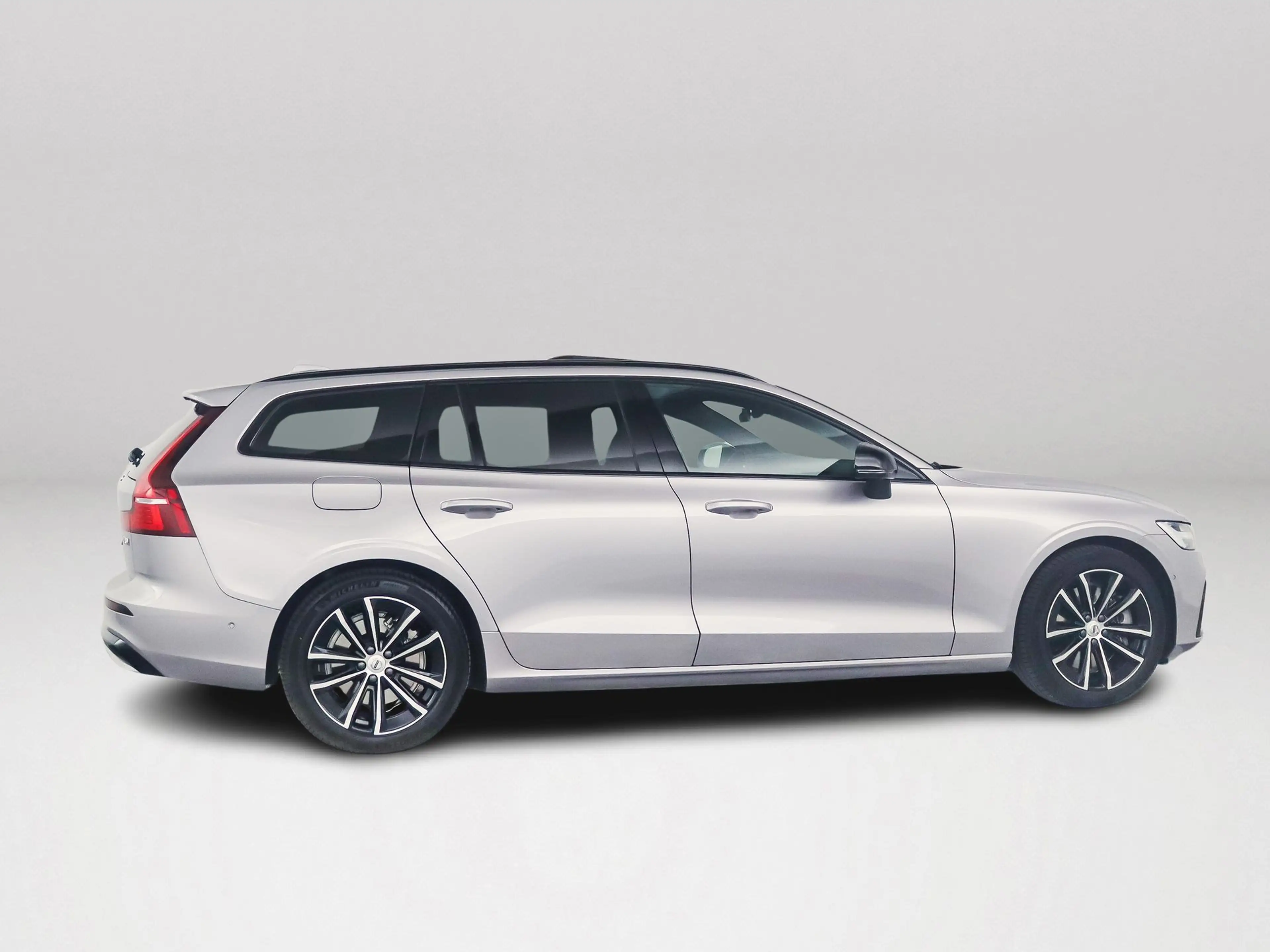 Volvo V60 T8 Plug-in hybrid AWD Plus Dark | SOH 100% | Panor — photo 5