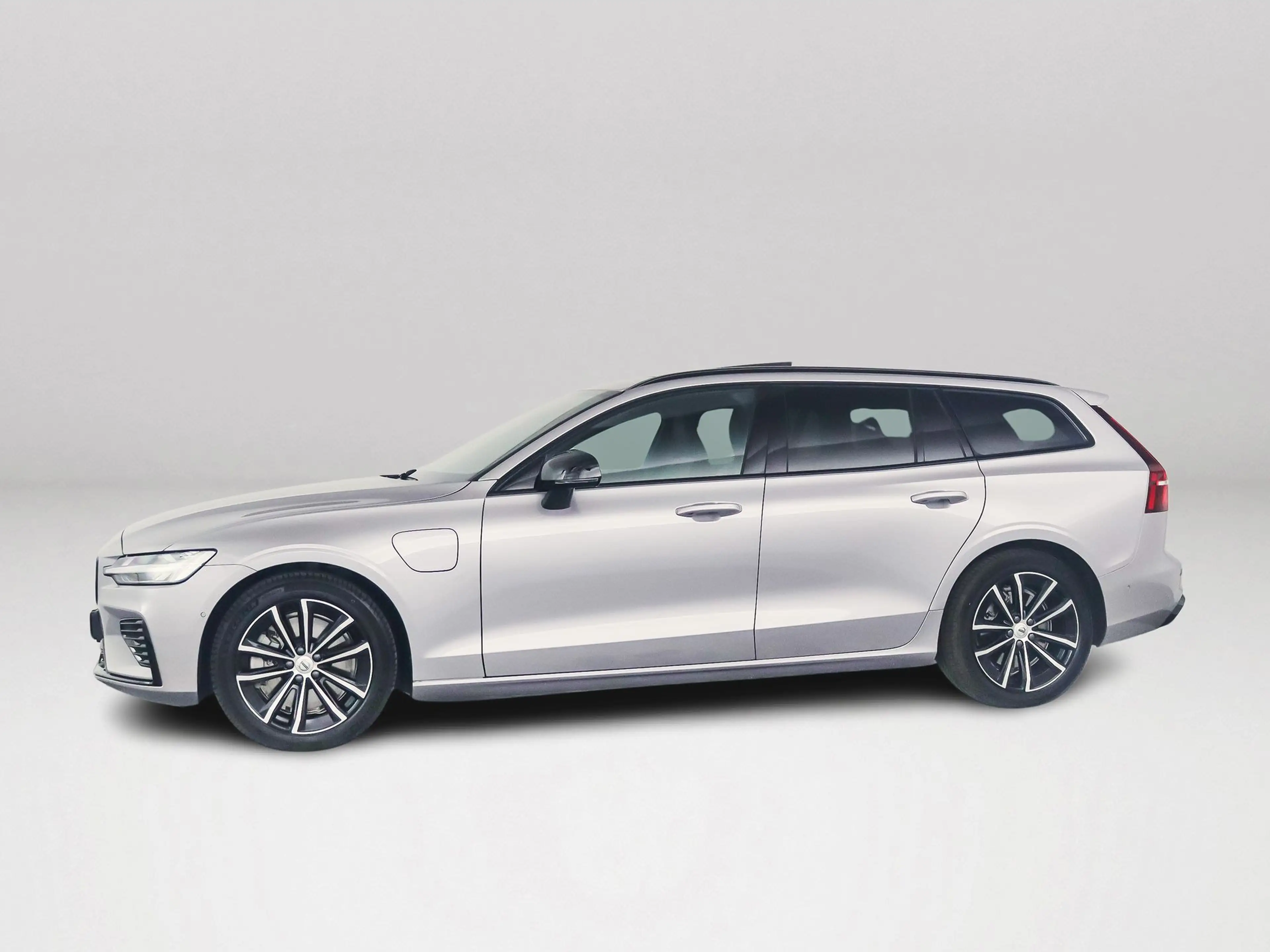 Volvo V60 T8 Plug-in hybrid AWD Plus Dark | SOH 100% | Panor — photo 4