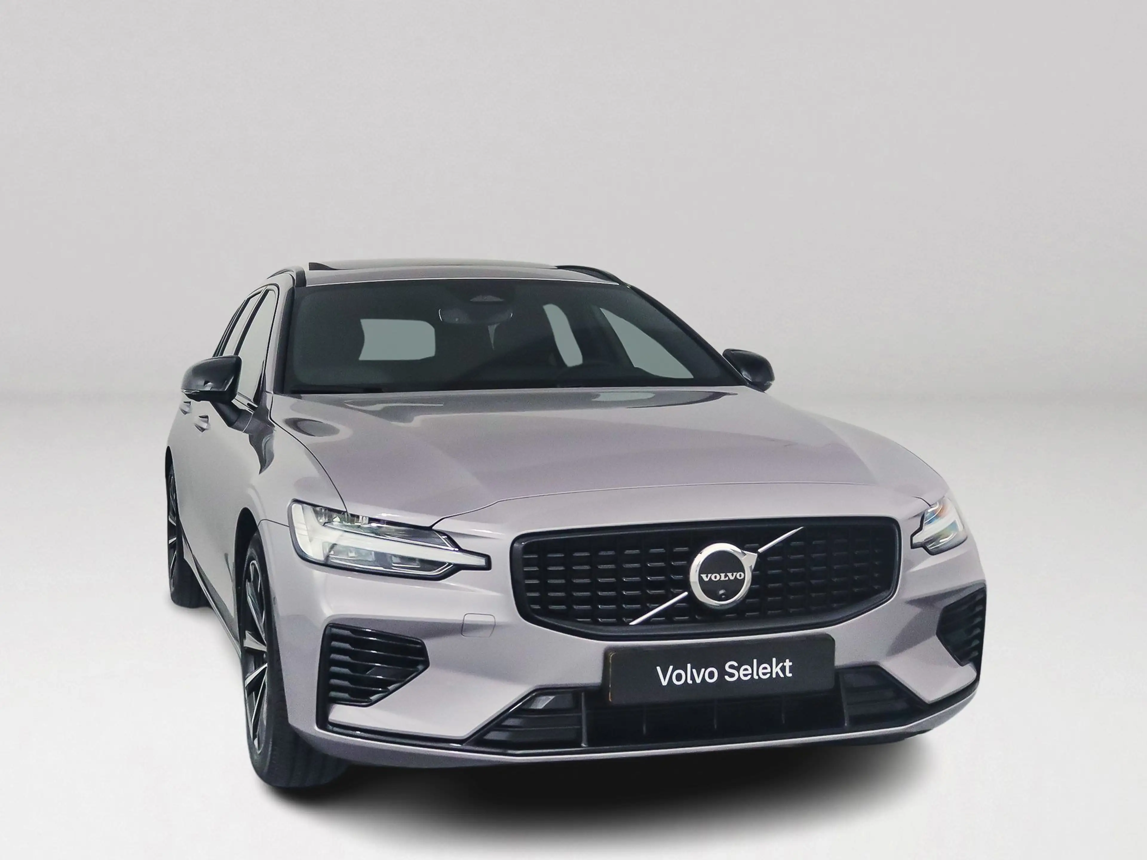 Volvo V60 T8 Plug-in hybrid AWD Plus Dark | SOH 100% | Panor — photo 11