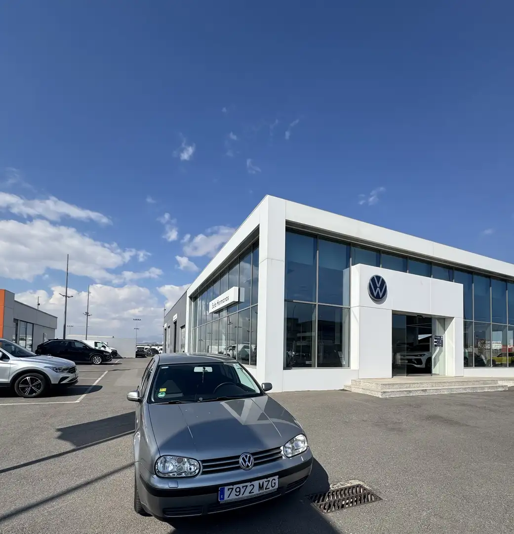 Volkswagen Golf 1.6i A - 1