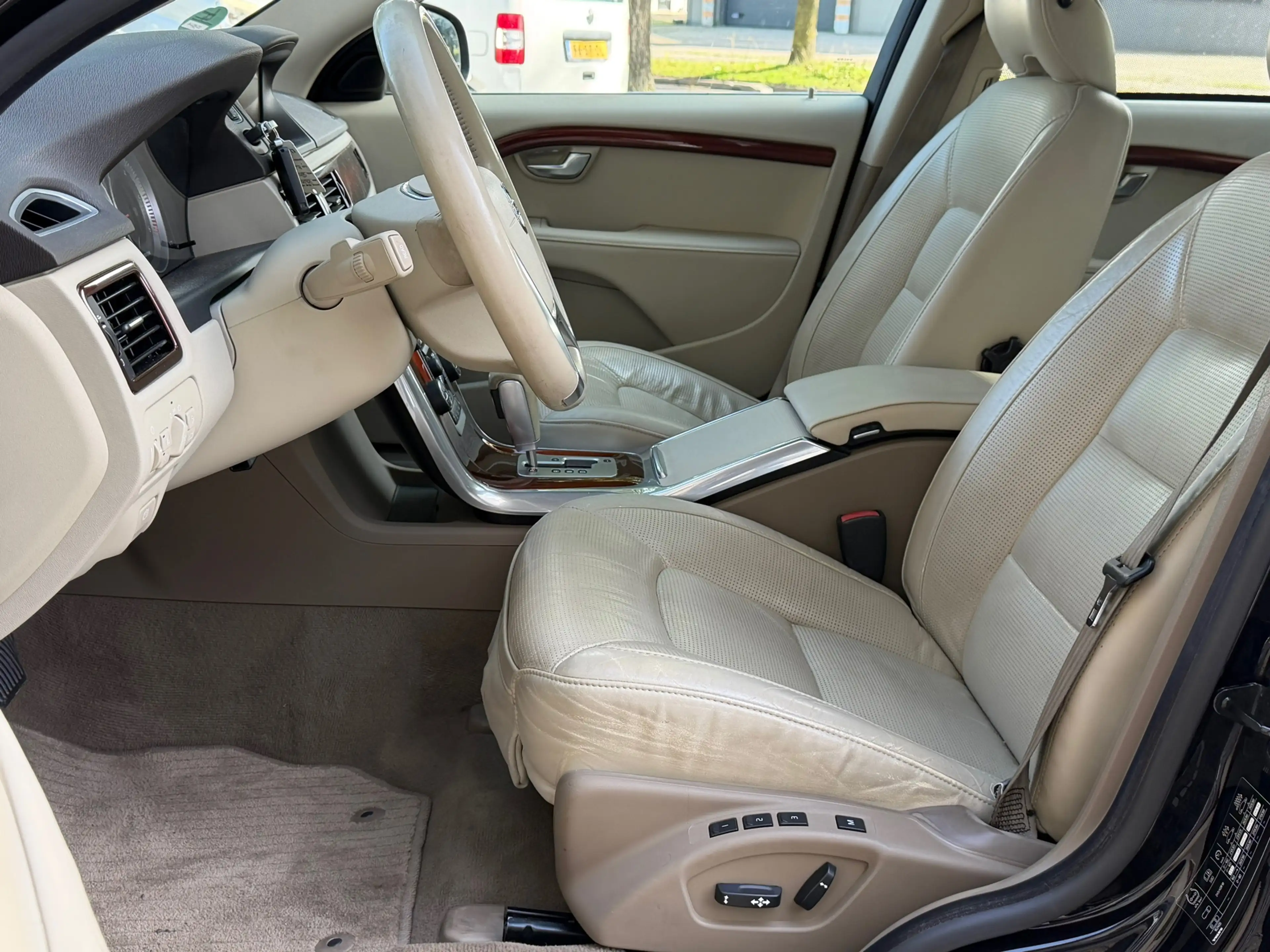 Volvo S80 2.4 D5 Summum — photo 10