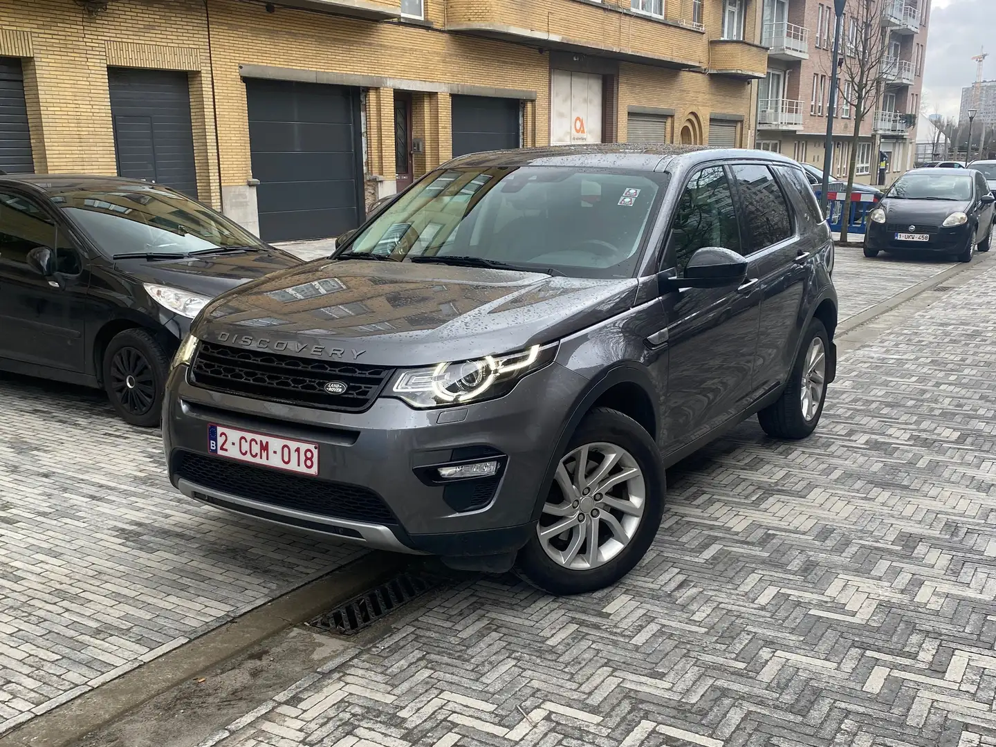 Land Rover Discovery Sport 2.2 TD4 HSE Grijs - 1