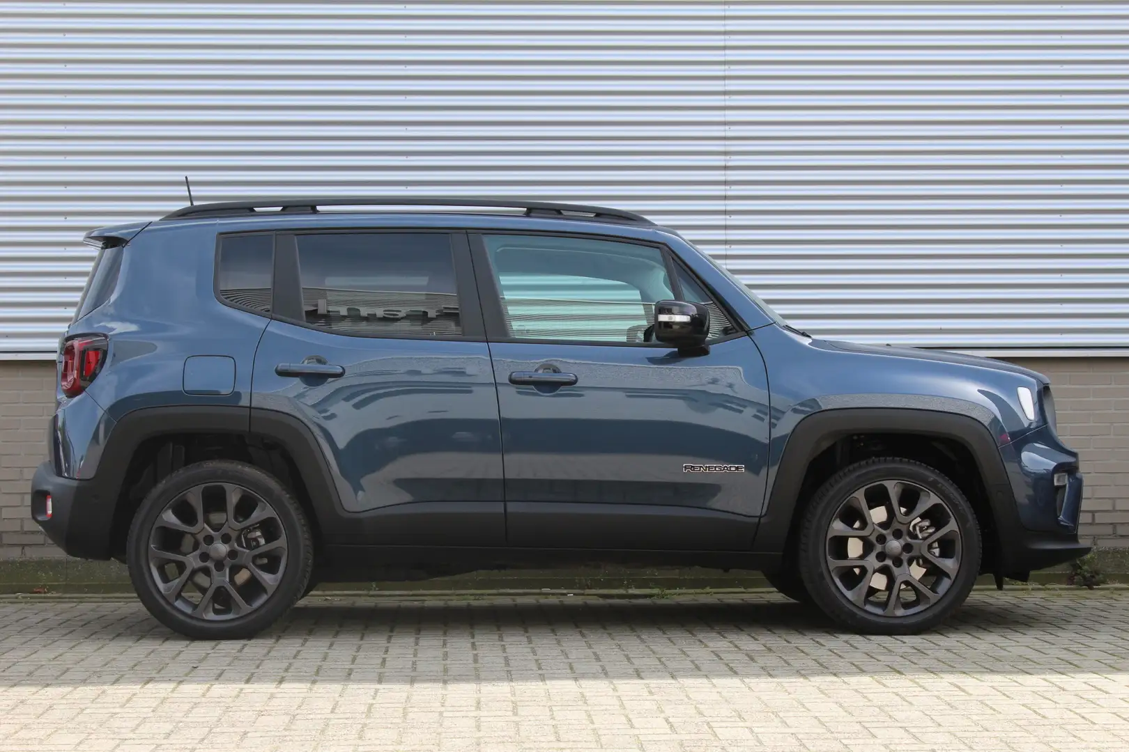 Jeep Renegade 4xe 240 Plug-in Hybrid Electric Limited | Adaptiev Blauw - 2