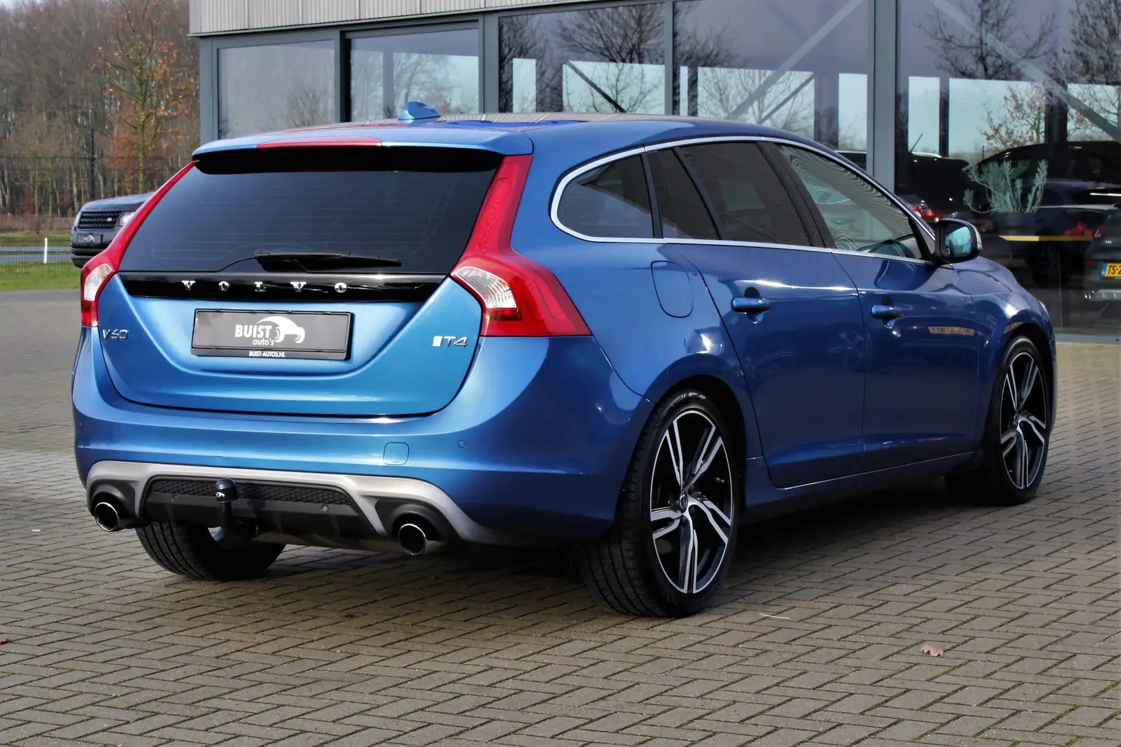 Volvo V60 2.0 T4 190pk R-Design 19" NL-auto! Синій - 2