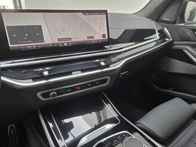 BMW X7 view 10