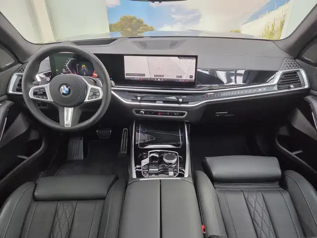 BMW X7 view 7