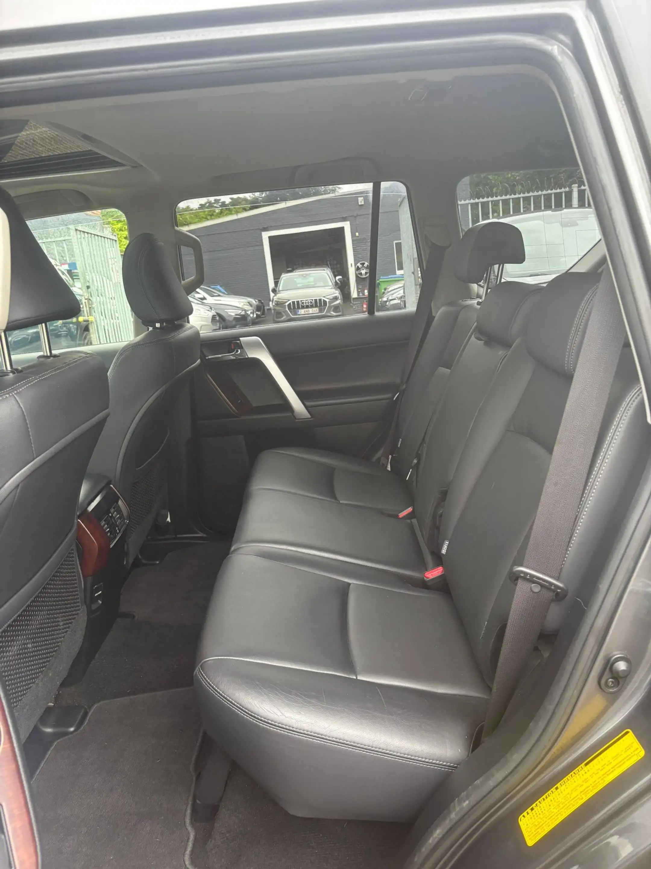 Toyota Land Cruiser Land Cruiser/3.0/Premium/Belgium Car/5 Seats — photo 8