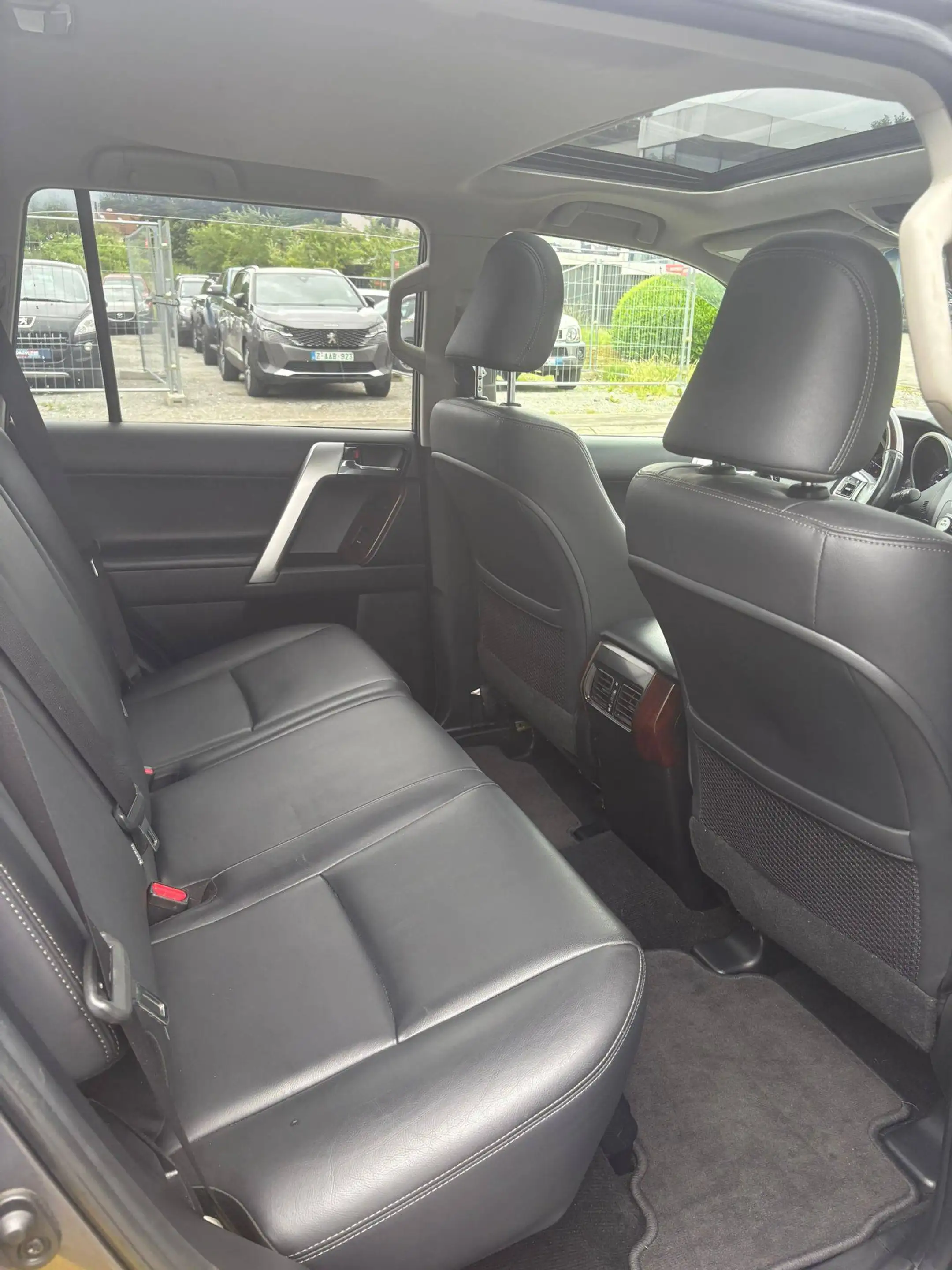 Toyota Land Cruiser Land Cruiser/3.0/Premium/Belgium Car/5 Seats — photo 9