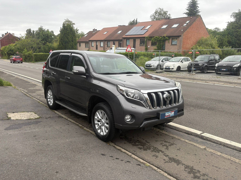 Toyota Land Cruiser Land Cruiser/3.0/Premium/Belgium Car/5 Seats — photo 3