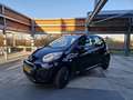 Citroen C1 1.0 Attraction (met nieuwe APK & DAB+/ handsfree!) Zwart - thumbnail 1