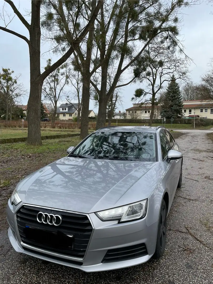 Audi A4 basis Grau - 1