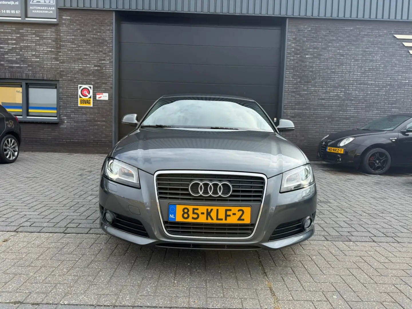 Audi A3 1.8 TFSI S-edition | 1E EIGENAAR | 12MND GARANTIE Gris - 2