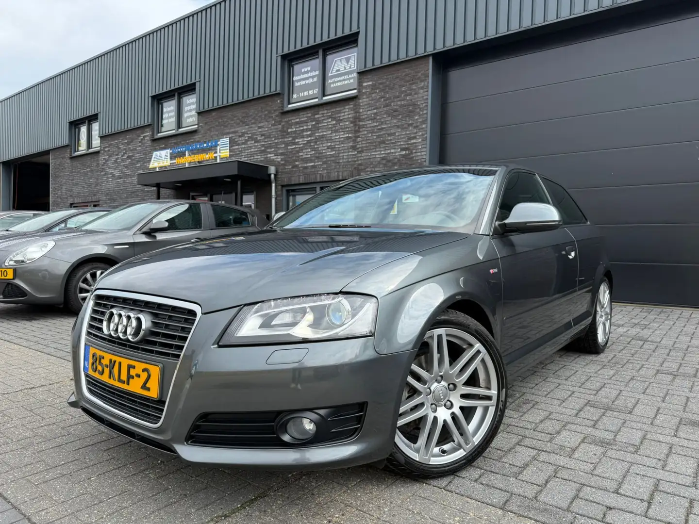 Audi A3 1.8 TFSI S-edition | 1E EIGENAAR | 12MND GARANTIE Gris - 1