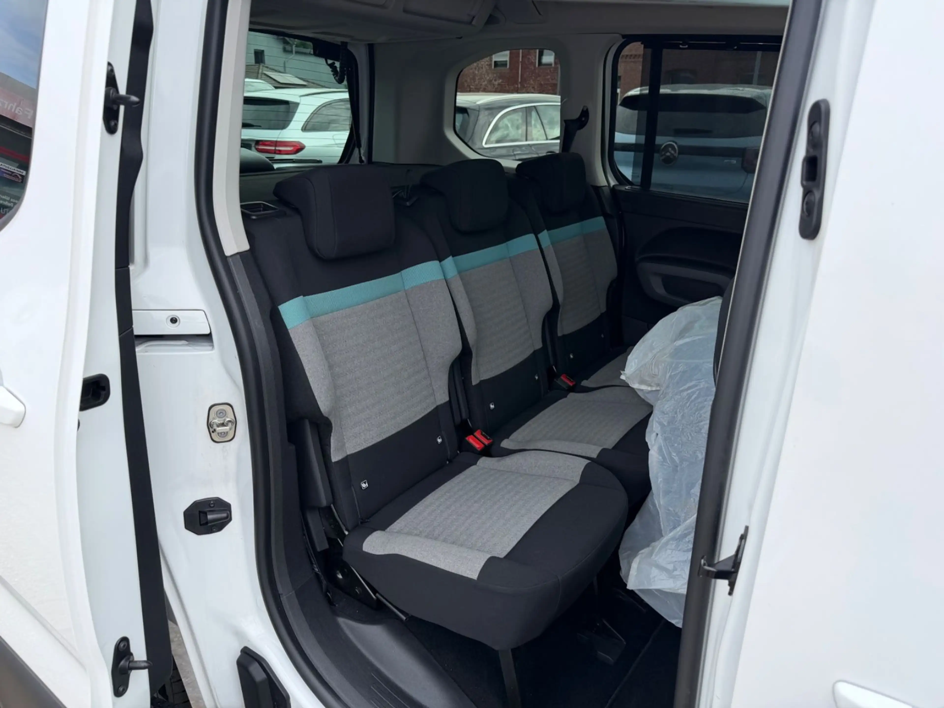 Citroen Berlingo Shine M HeadUp Navi PANO Kamera PDC — photo 11