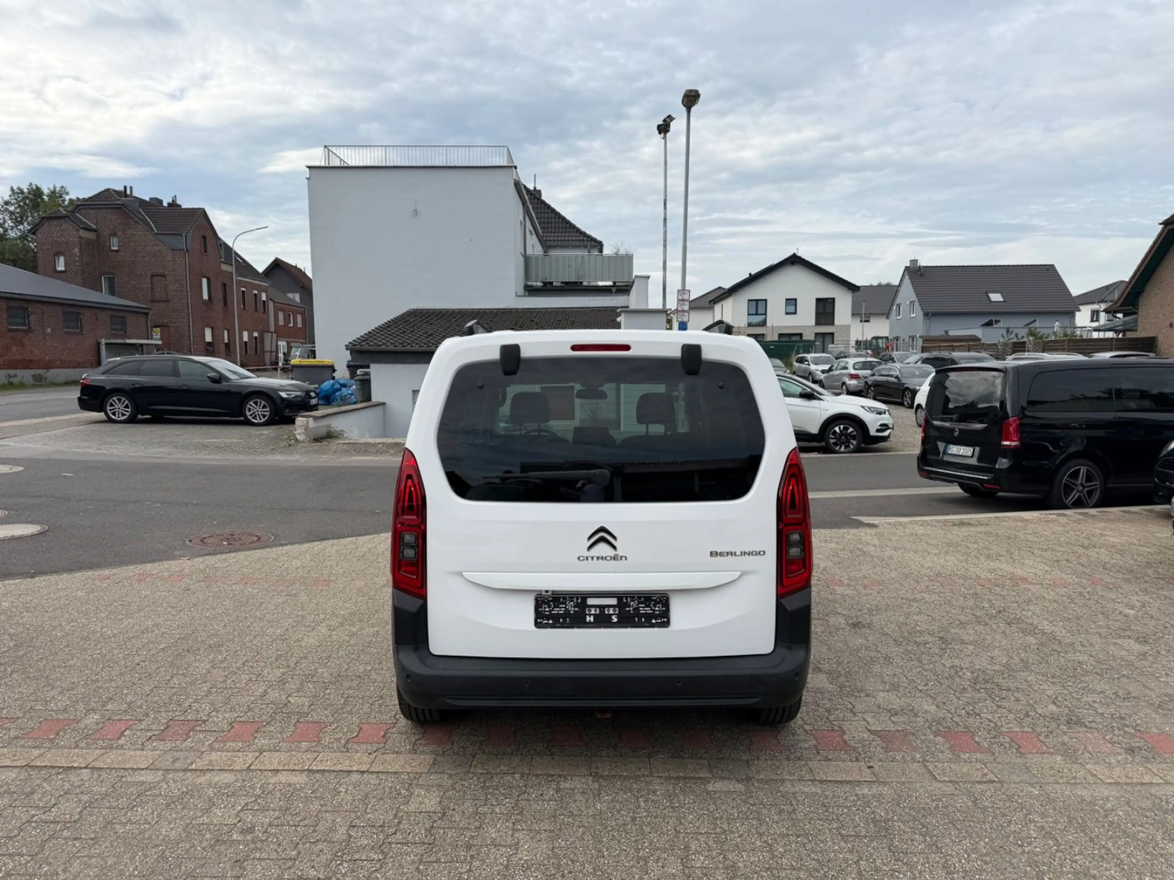 Citroen Berlingo Shine M HeadUp Navi PANO Kamera PDC — photo 7