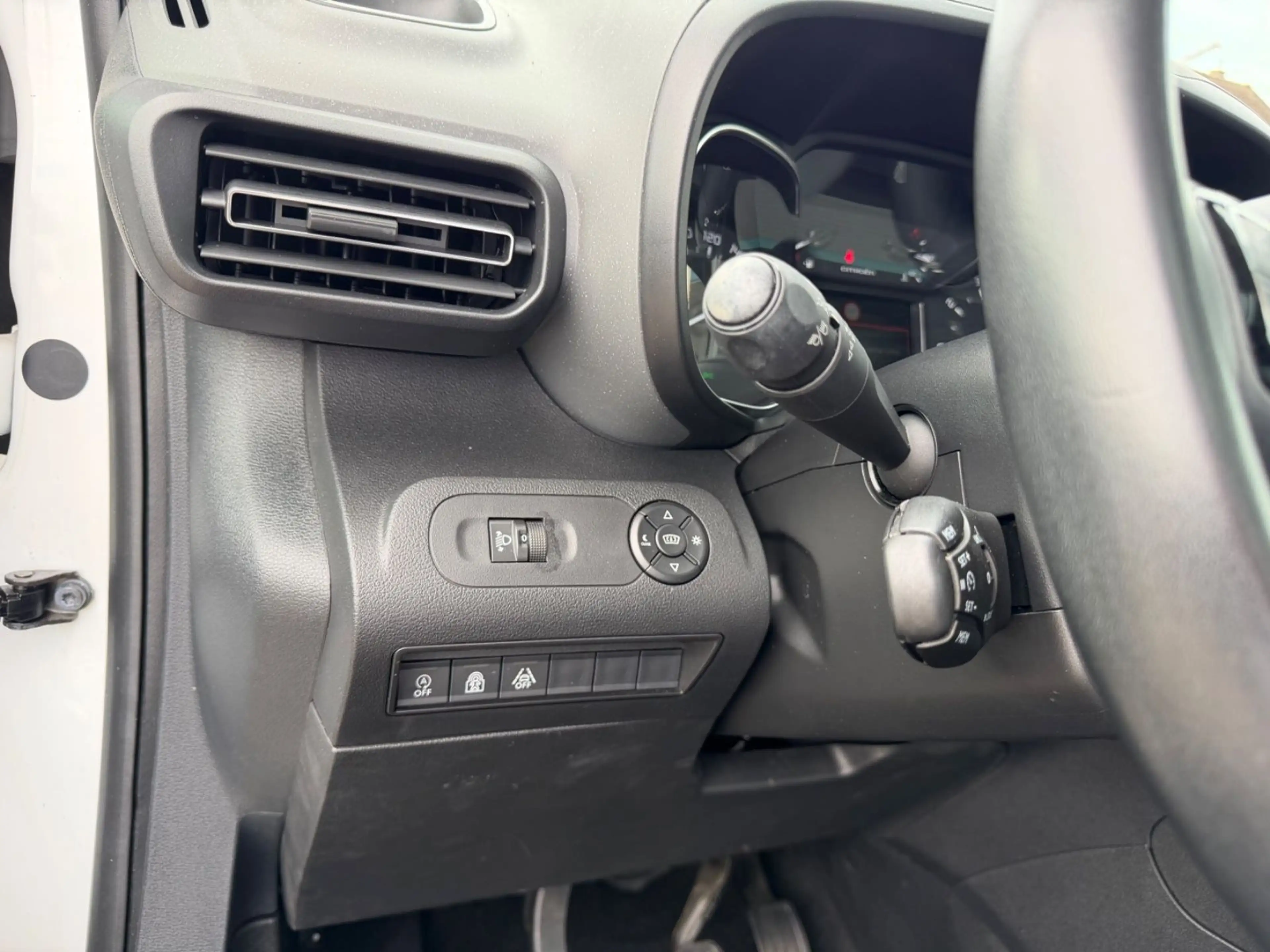 Citroen Berlingo Shine M HeadUp Navi PANO Kamera PDC — photo 19