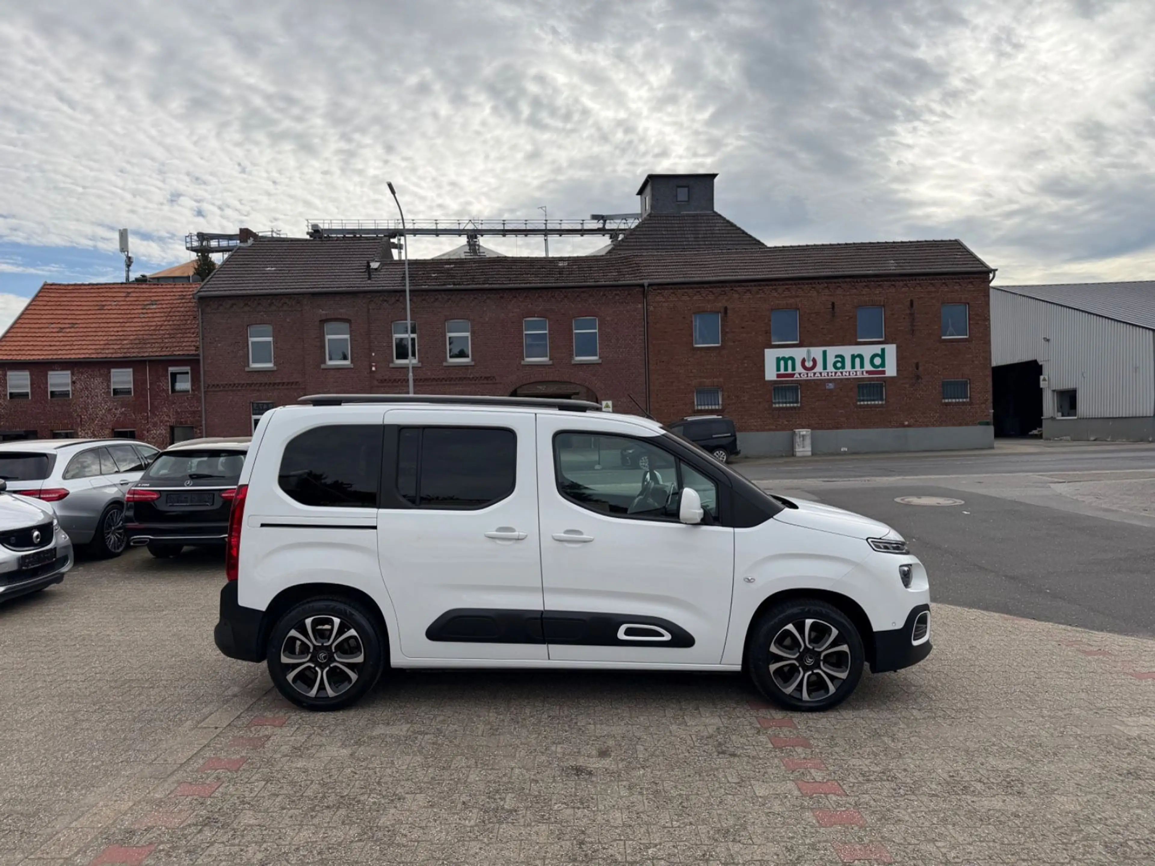 Citroen Berlingo Shine M HeadUp Navi PANO Kamera PDC — photo 5