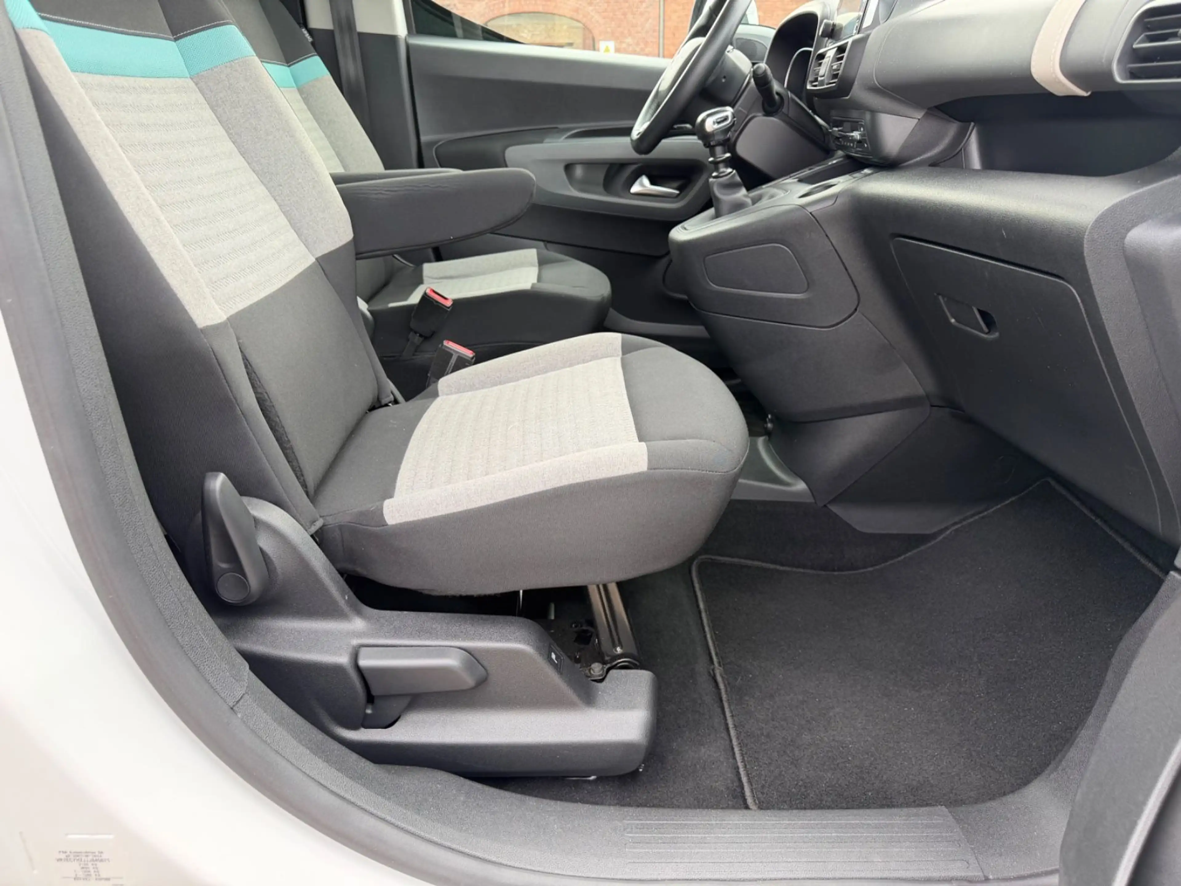 Citroen Berlingo Shine M HeadUp Navi PANO Kamera PDC — photo 13