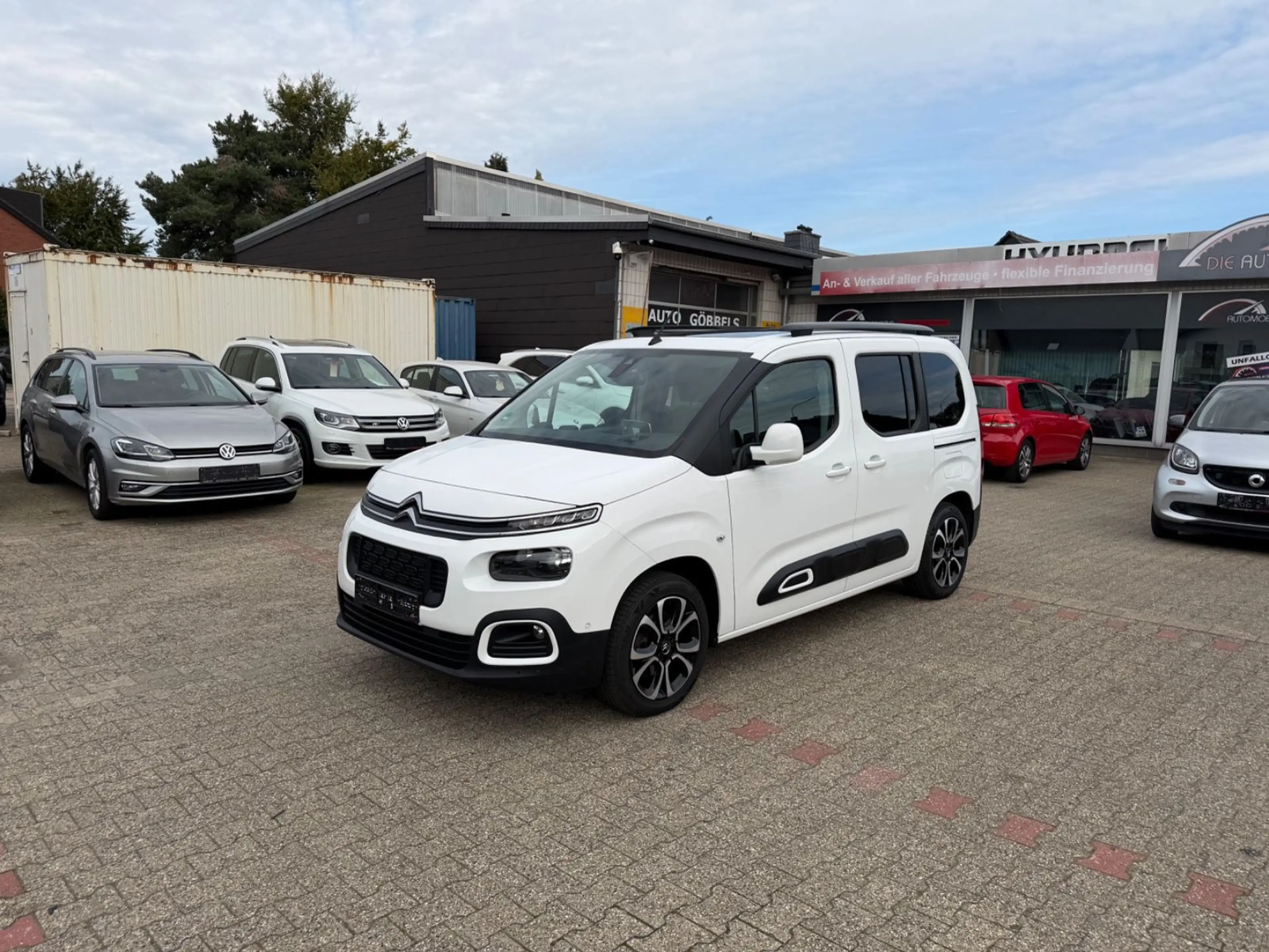 Citroen Berlingo Shine M HeadUp Navi PANO Kamera PDC