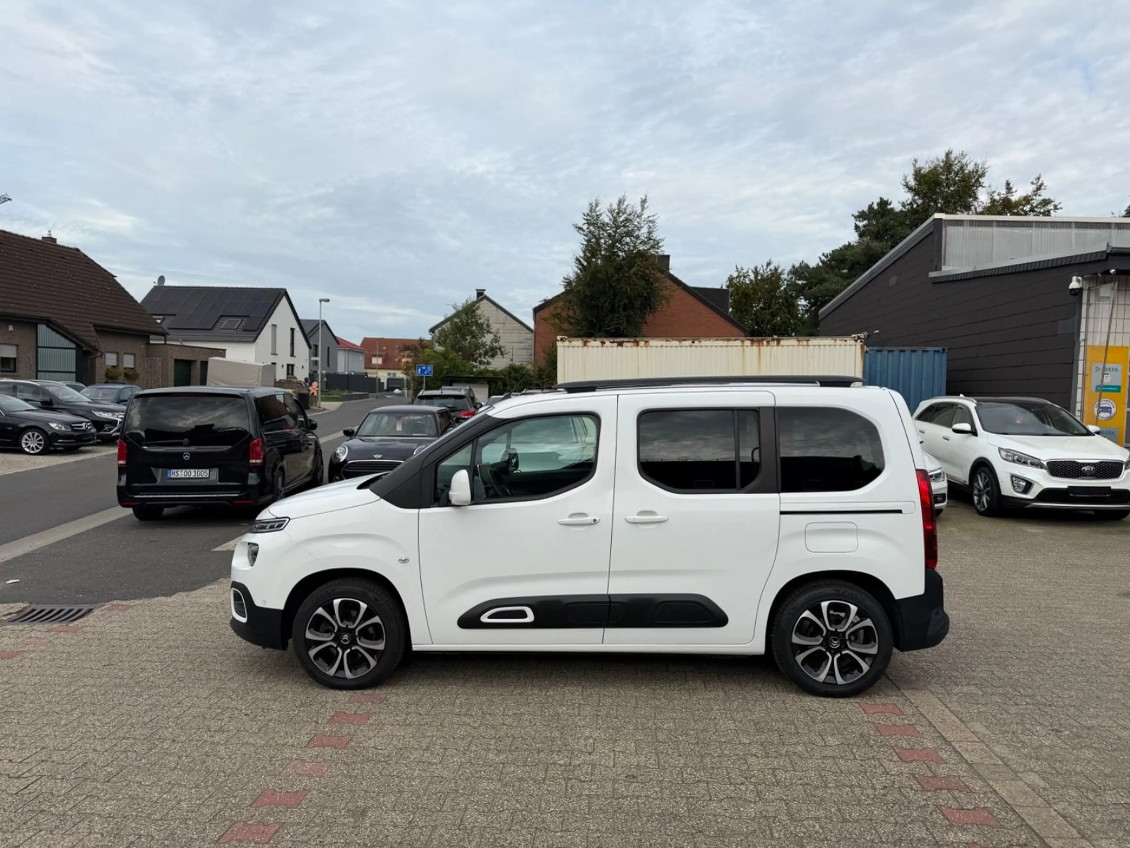 Citroen Berlingo Shine M HeadUp Navi PANO Kamera PDC — photo 2