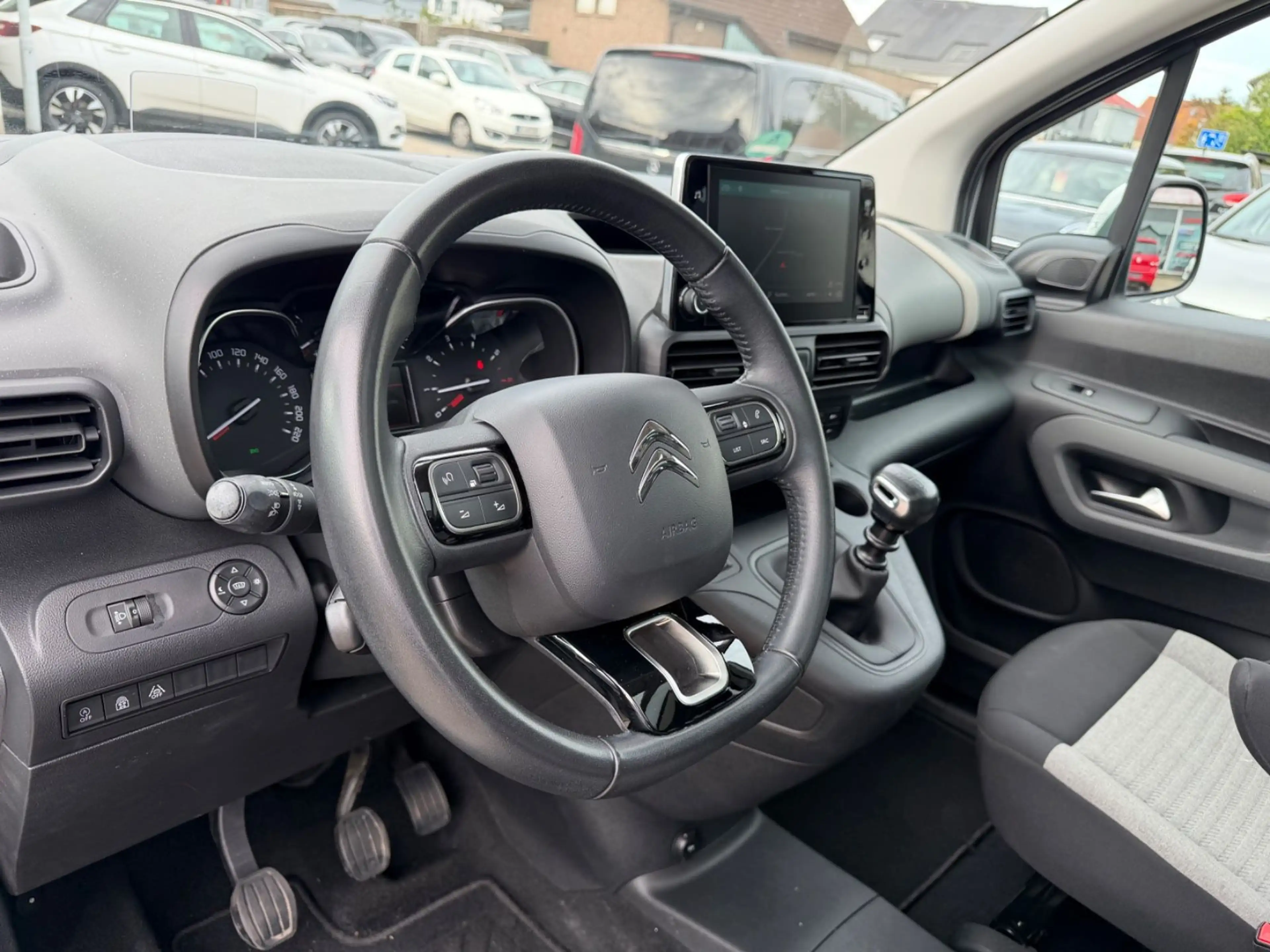 Citroen Berlingo Shine M HeadUp Navi PANO Kamera PDC — photo 14