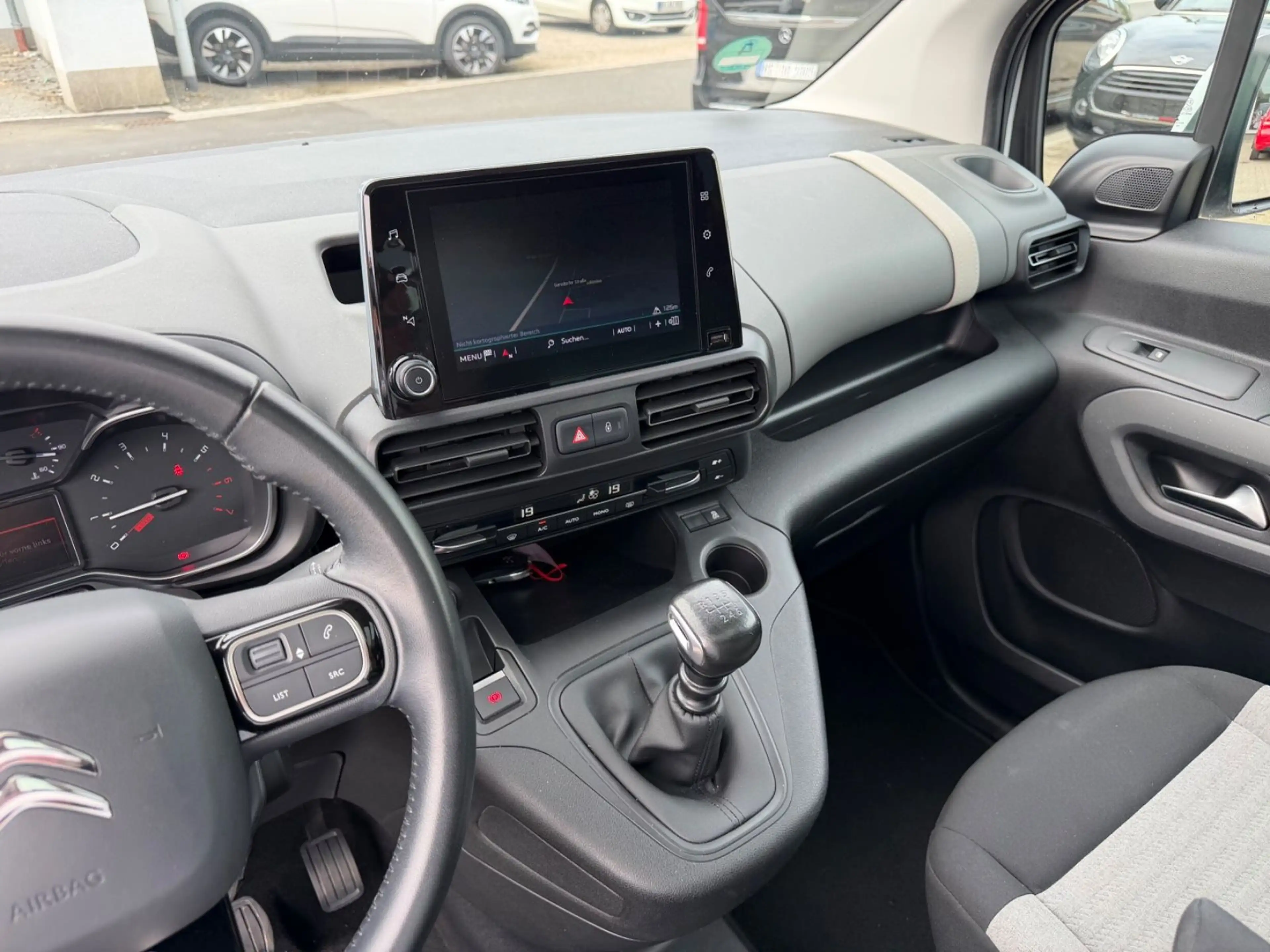 Citroen Berlingo Shine M HeadUp Navi PANO Kamera PDC — photo 18