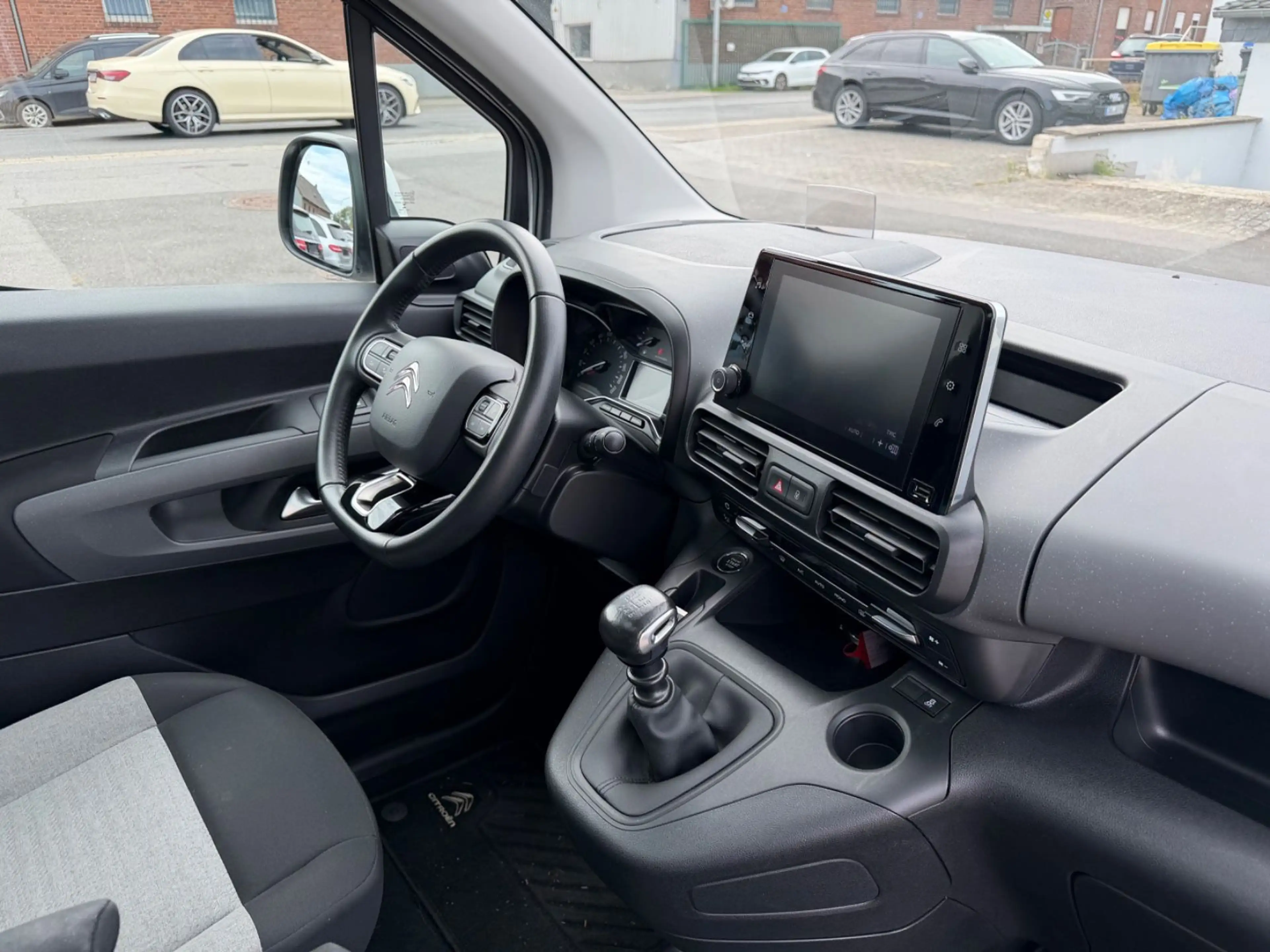 Citroen Berlingo Shine M HeadUp Navi PANO Kamera PDC — photo 16