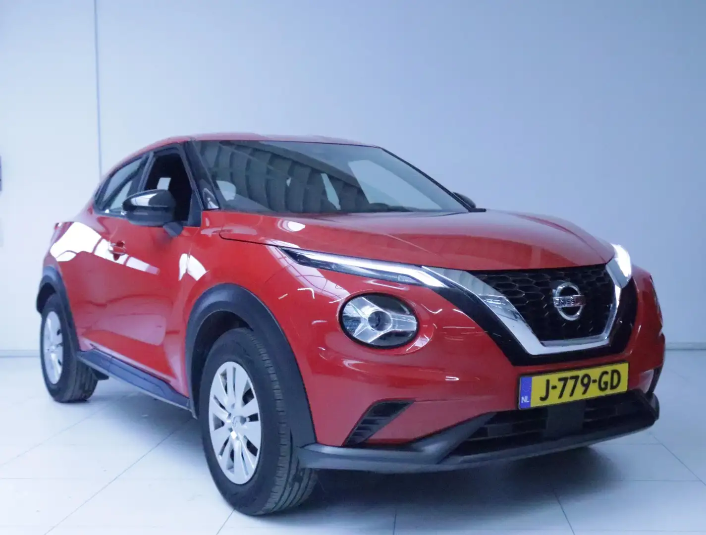 Nissan Juke 1.0 DIG-T 116 Visia Airco/Cruisecontrol/Bluetooth Rood - 2