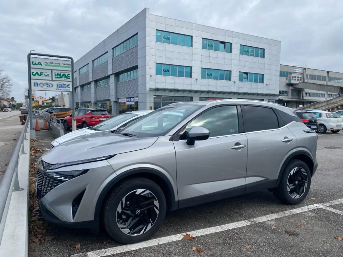 Nissan Qashqai MHEV 140 CV N-Connecta Gris - 1