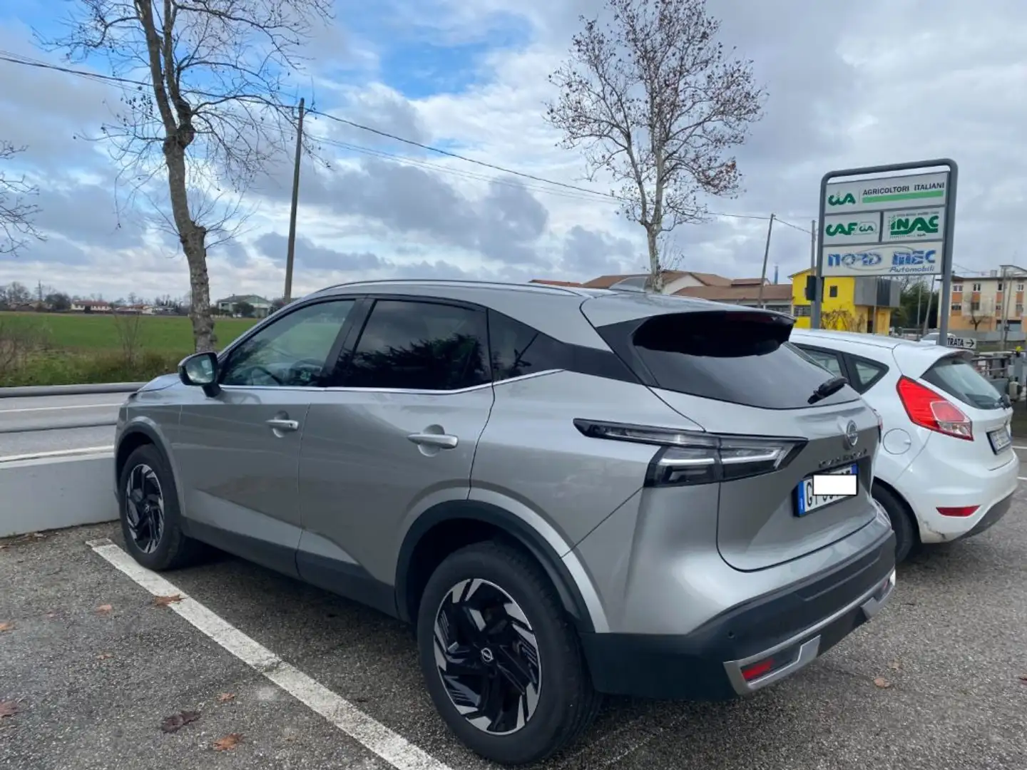 Nissan Qashqai MHEV 140 CV N-Connecta Gris - 2