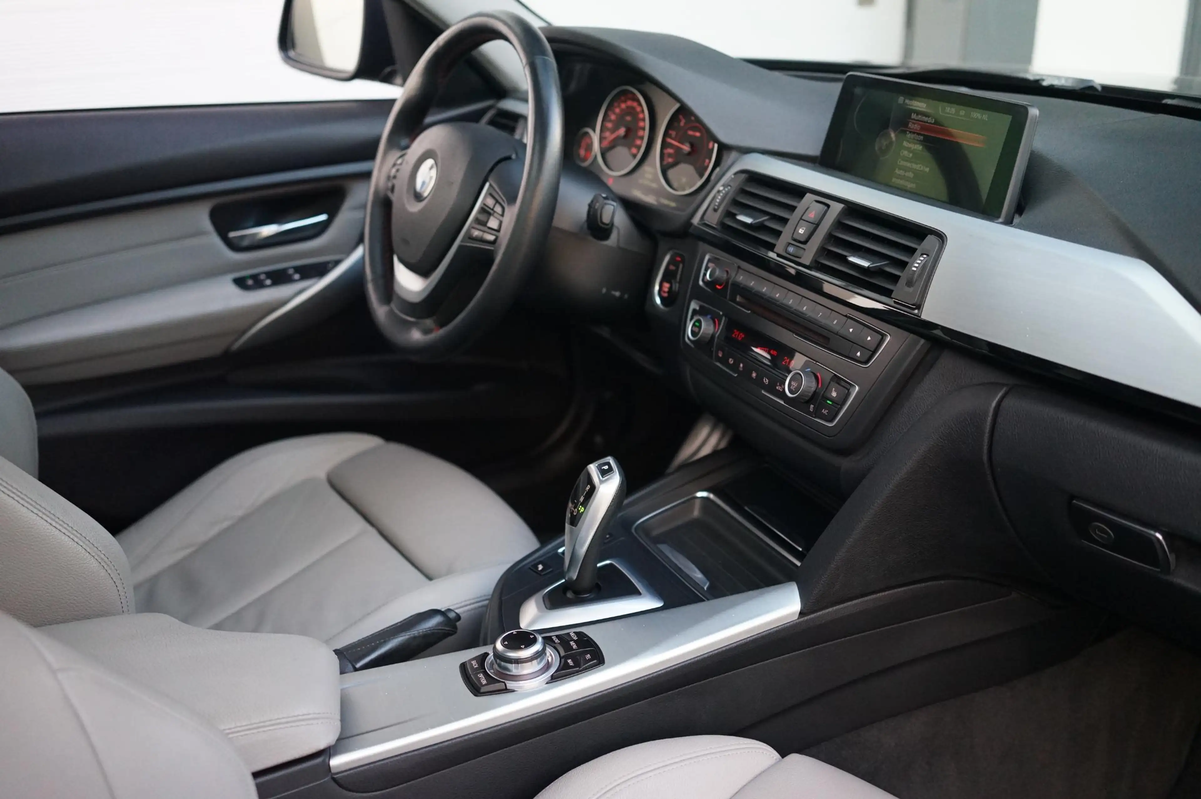 BMW iX 335iX High EXE 187dkm-TOPSTAAT-VEEL OPTIES — photo 7