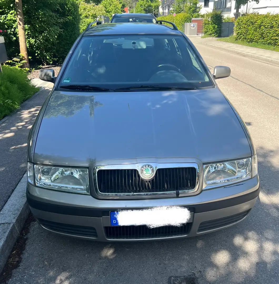 Skoda Octavia 1.6 Combi Tour - 1