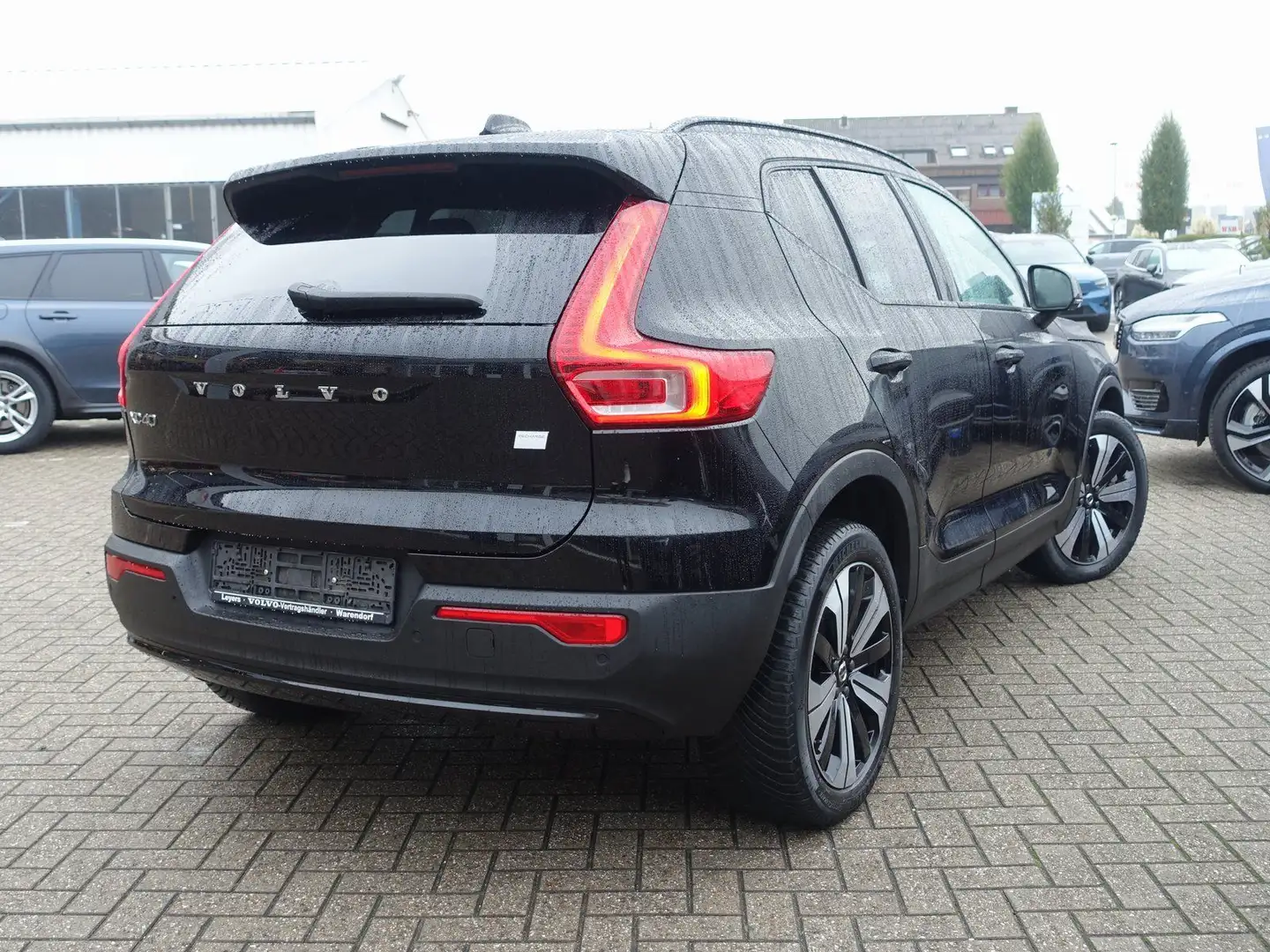 Volvo XC40 Recharge Single Motor Plus/Kamera/AHK/BLIS Schwarz - 2