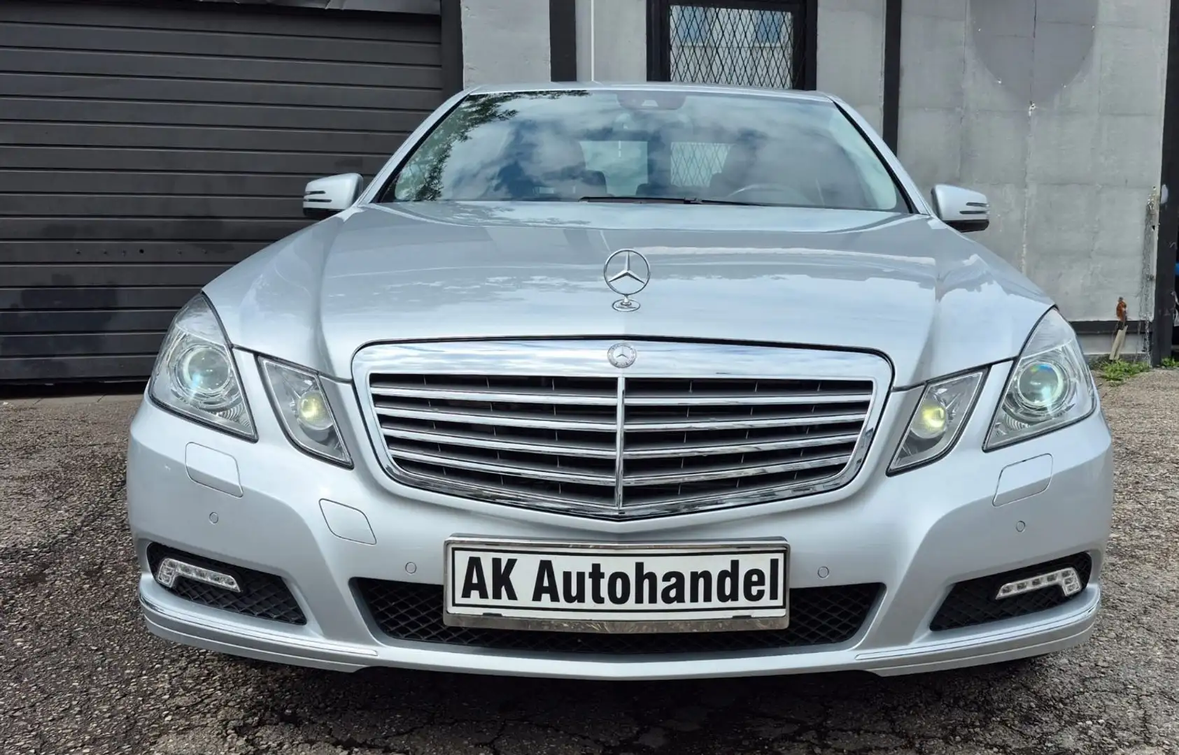 Mercedes-Benz E 350 CGI BlueEfficiency Kam Temp Sitzheiz Argent - 2