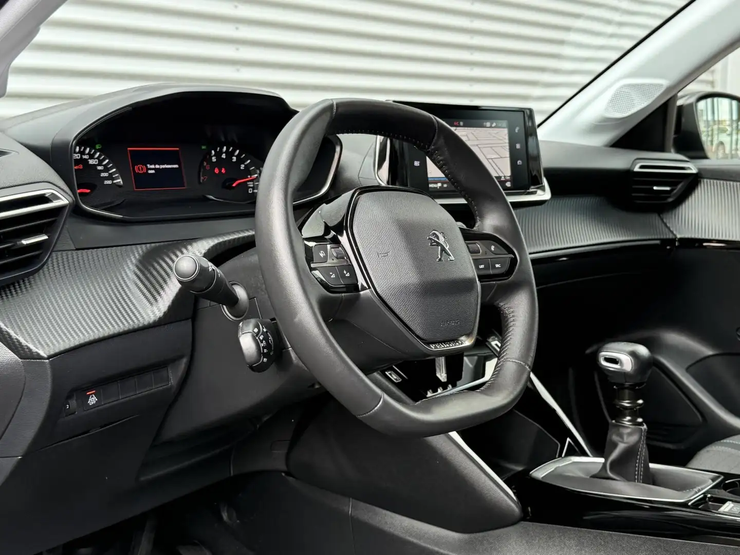 Peugeot 208 1.2 PureTech Led Cruise Carplay Camera 360 BJ 23 E Zwart - 2