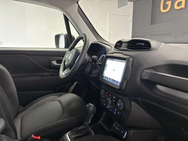 Jeep Renegade — photo 13