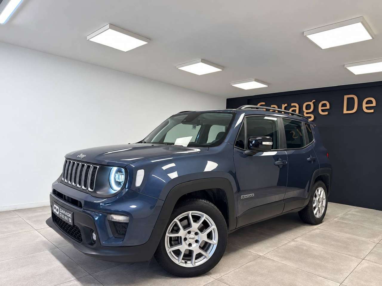 Jeep Renegade — photo 1