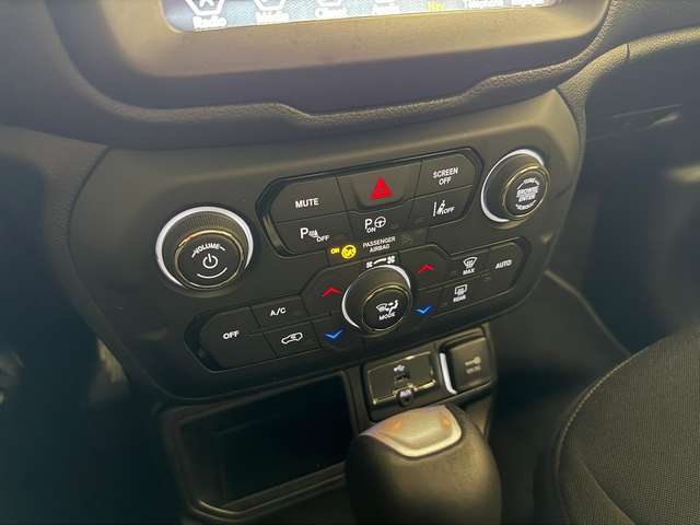 Jeep Renegade — photo 18