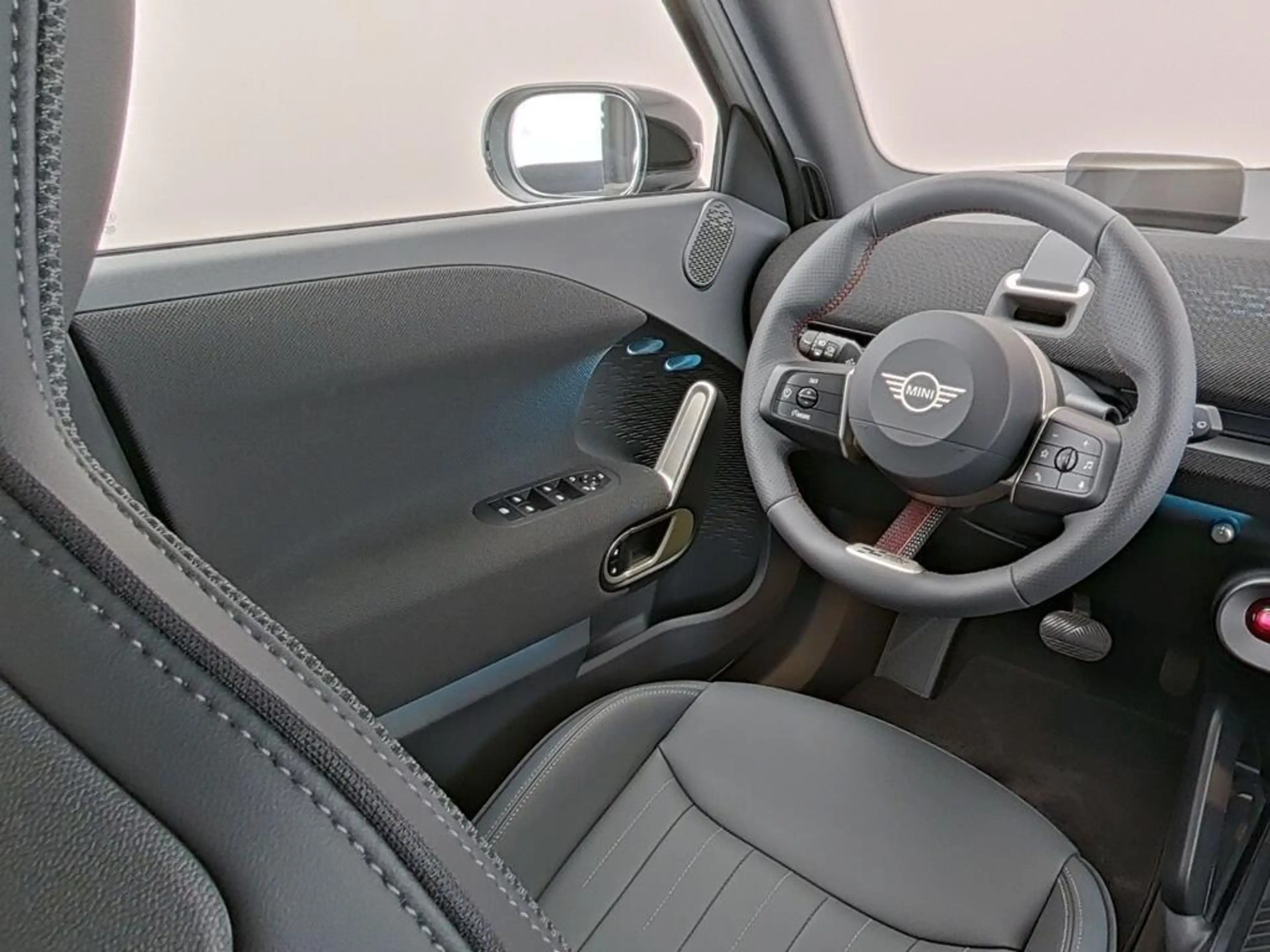 MINI Aceman SE John Cooper Works M 54.2 kWh — photo 4